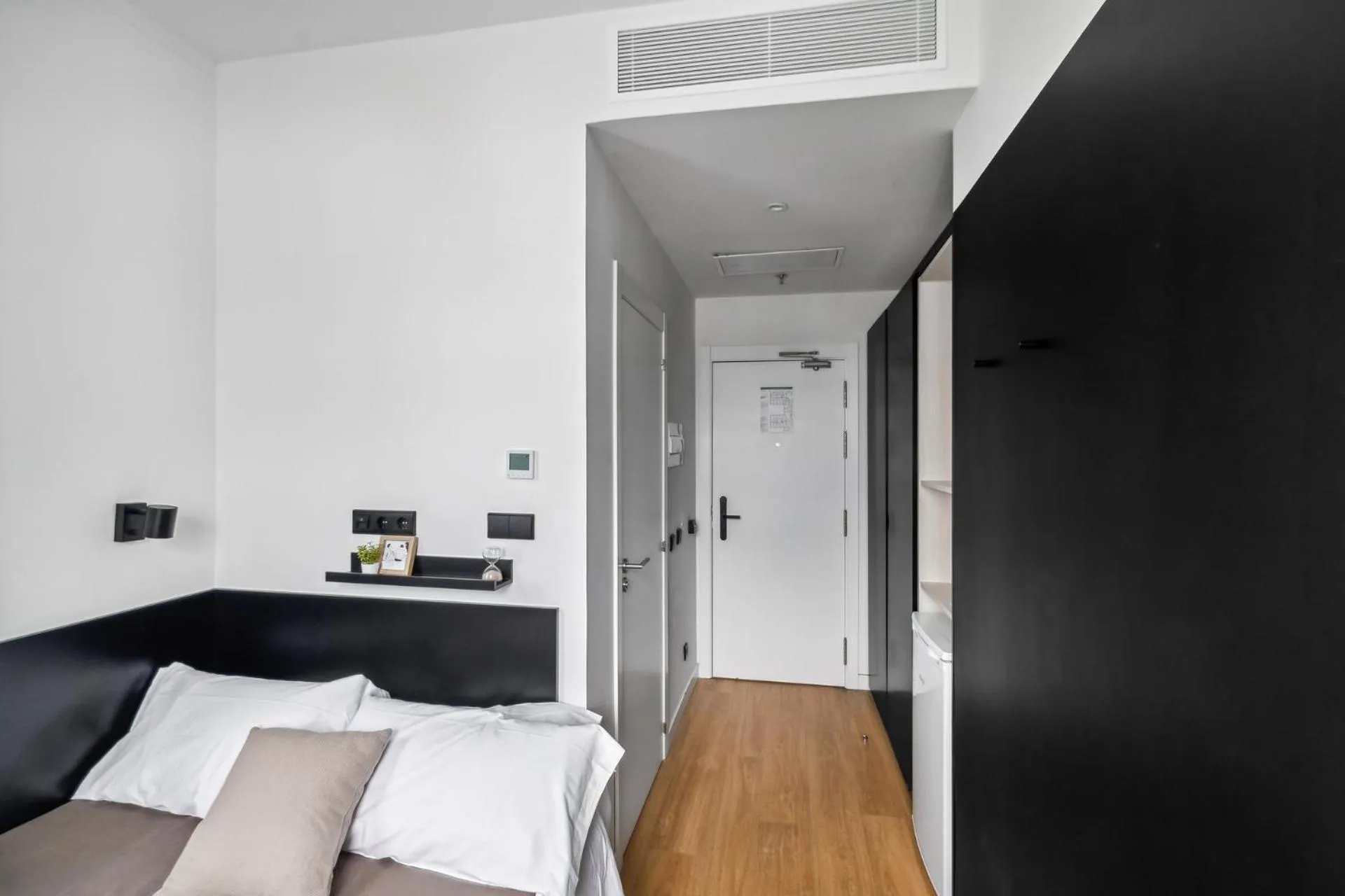 Bedroom, Bed in Home and CoLiving Pamplona