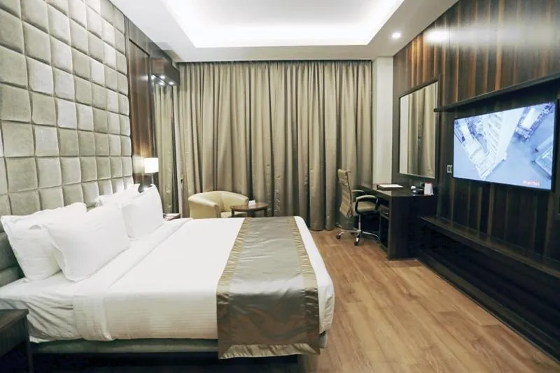 Bed in Ramada Jamshedpur Bistupur