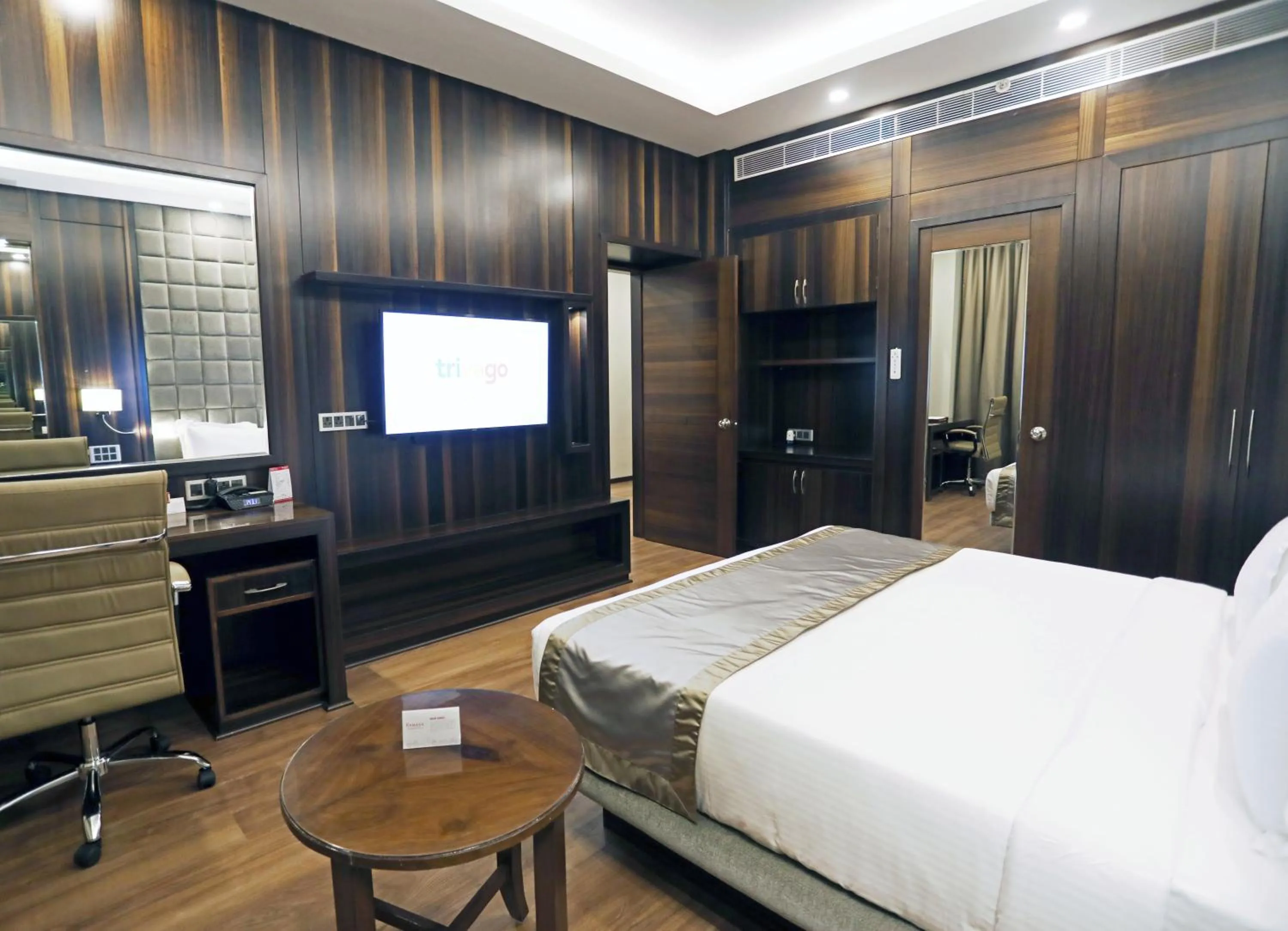 Bedroom, Bed in Ramada Jamshedpur Bistupur