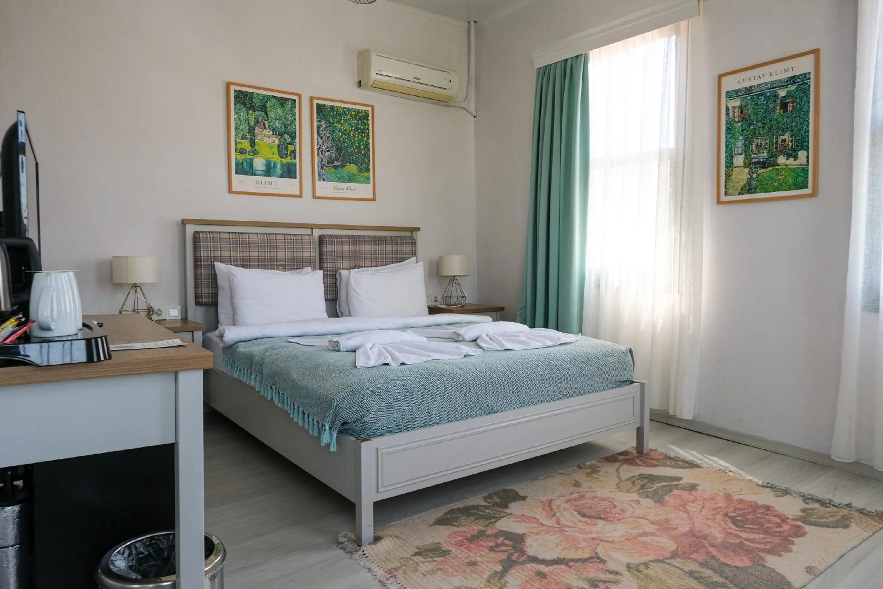 Bed in Garden Palace Boutique Hotel