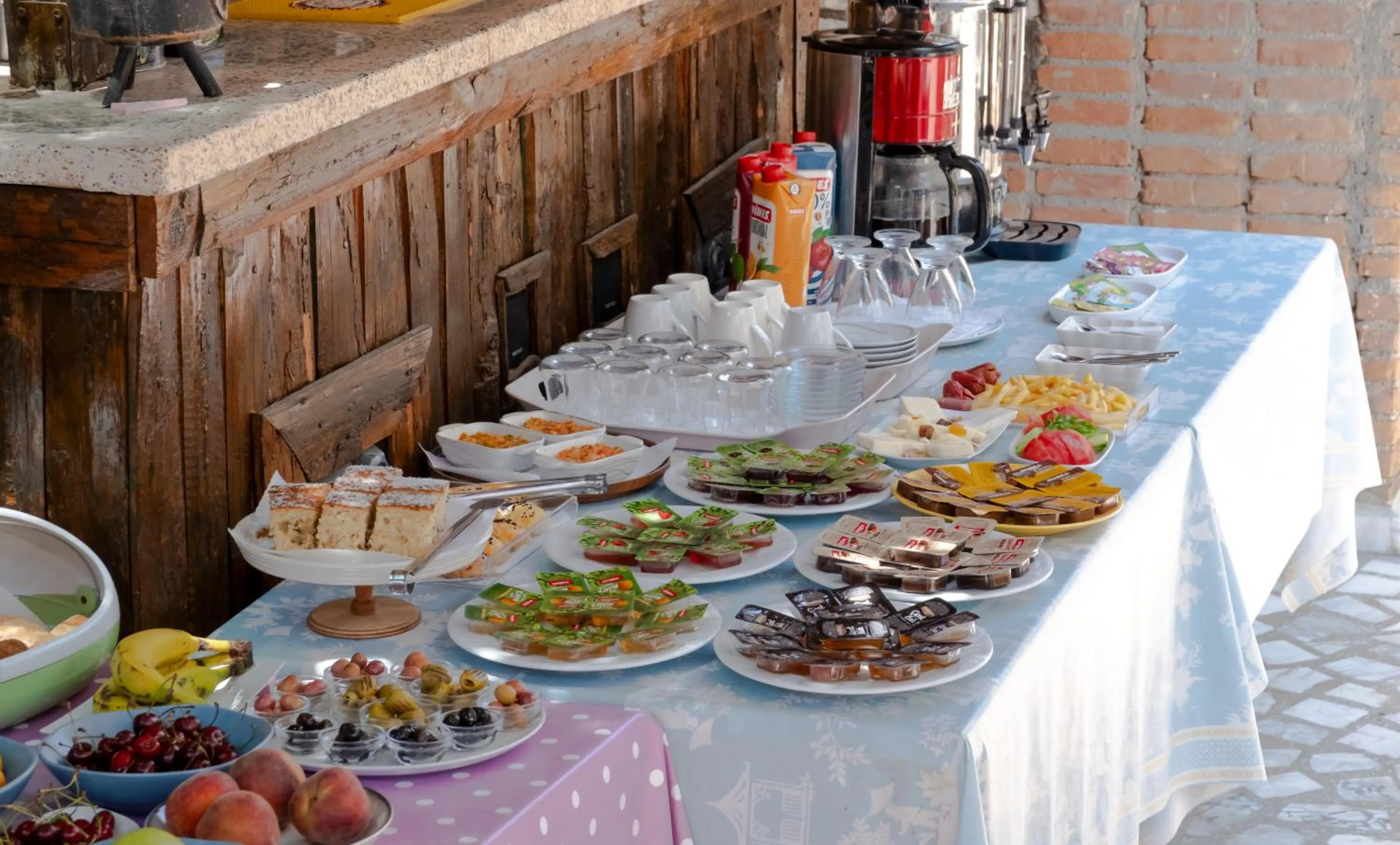 Restaurant/places to eat in Garden Palace Boutique Hotel