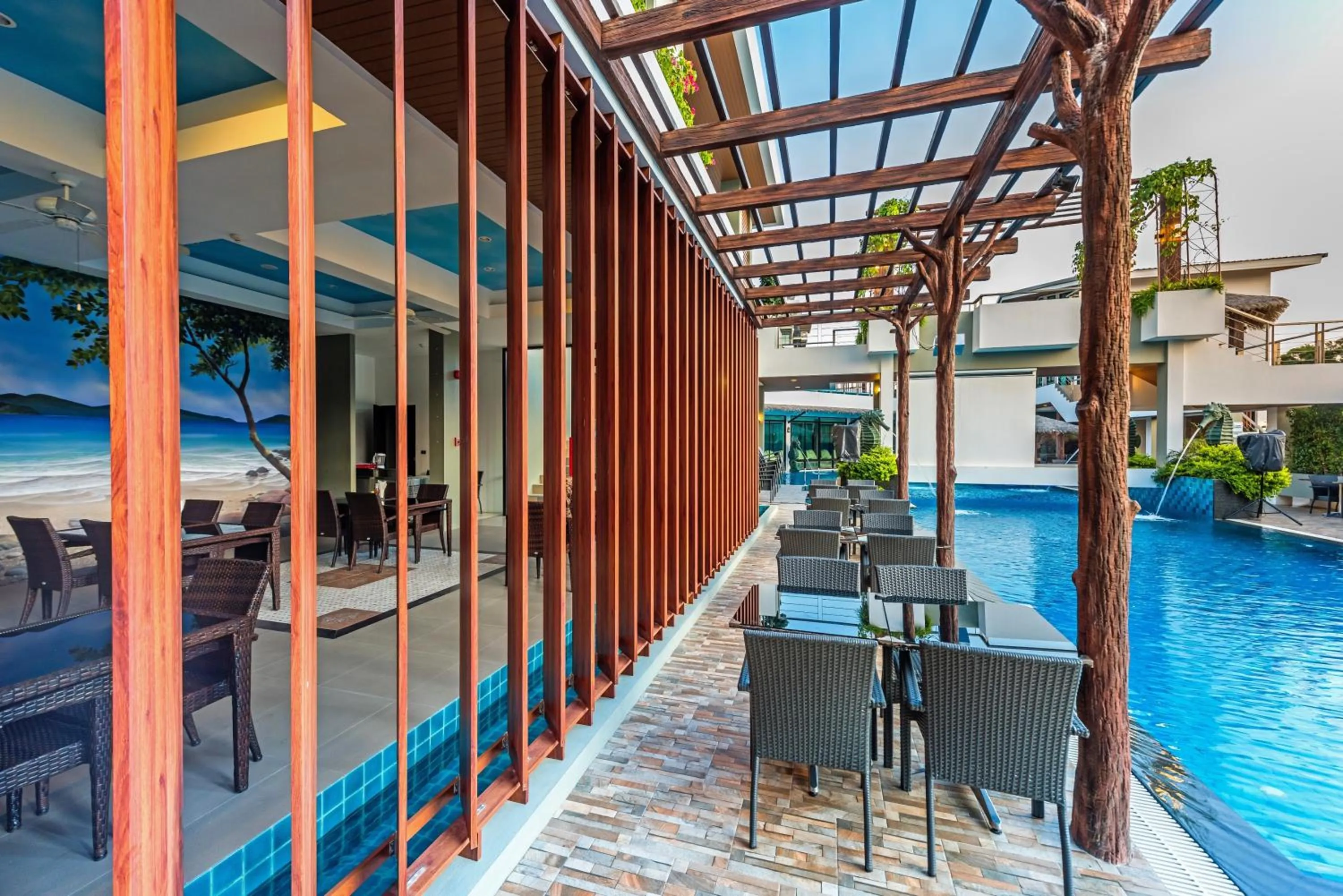 Restaurant/places to eat in Chalong Miracle Lakeview