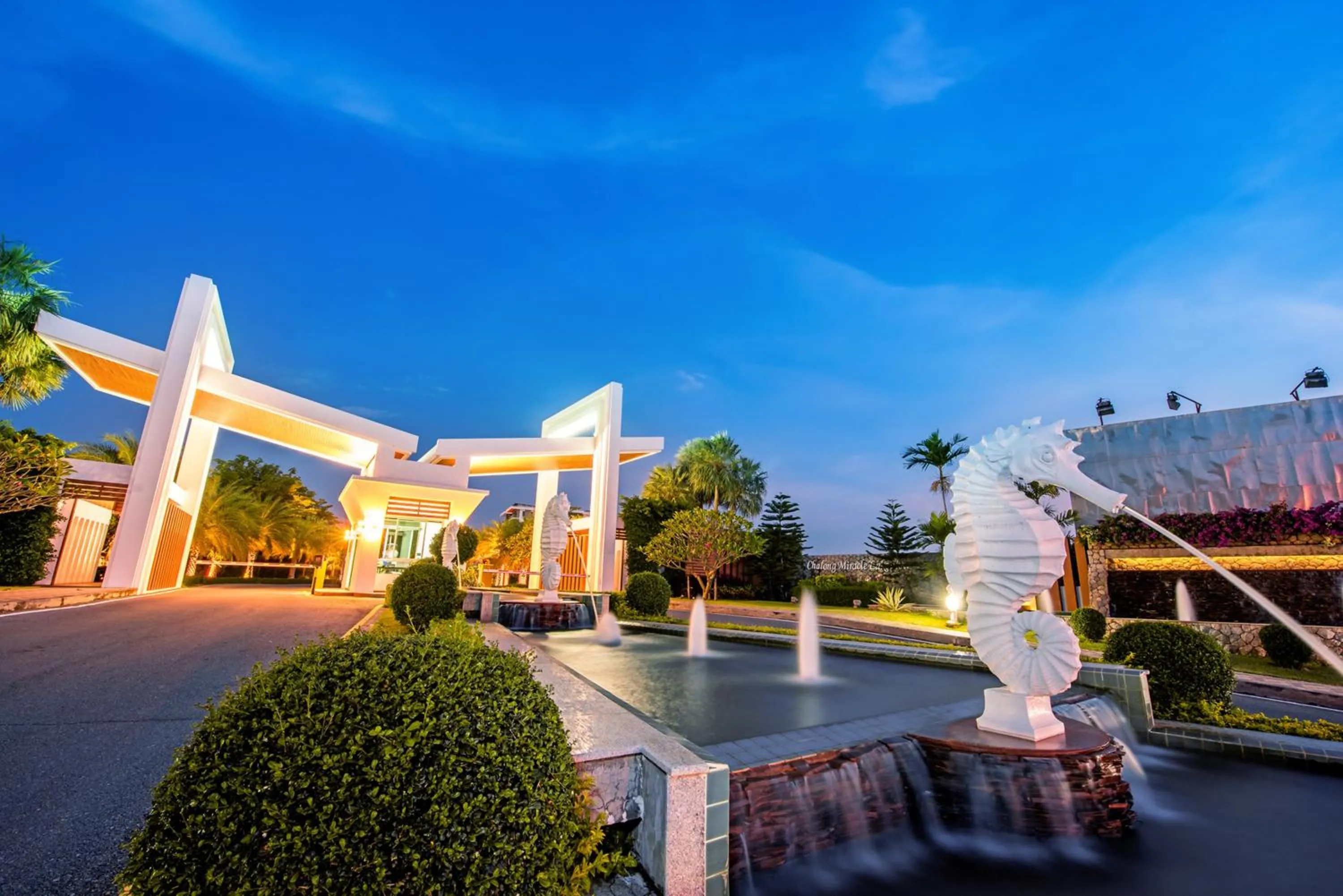 Facade/entrance in Chalong Miracle Lakeview