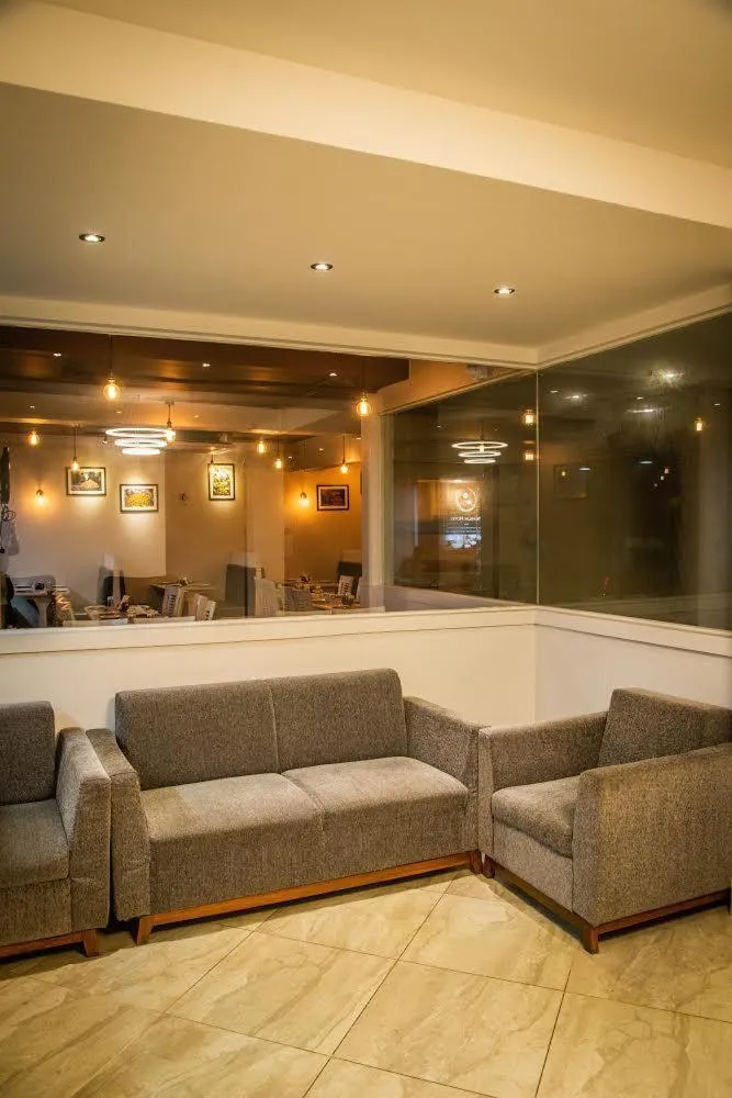 Lobby or reception in Coastal Pearl Hotel Margao Railway Station