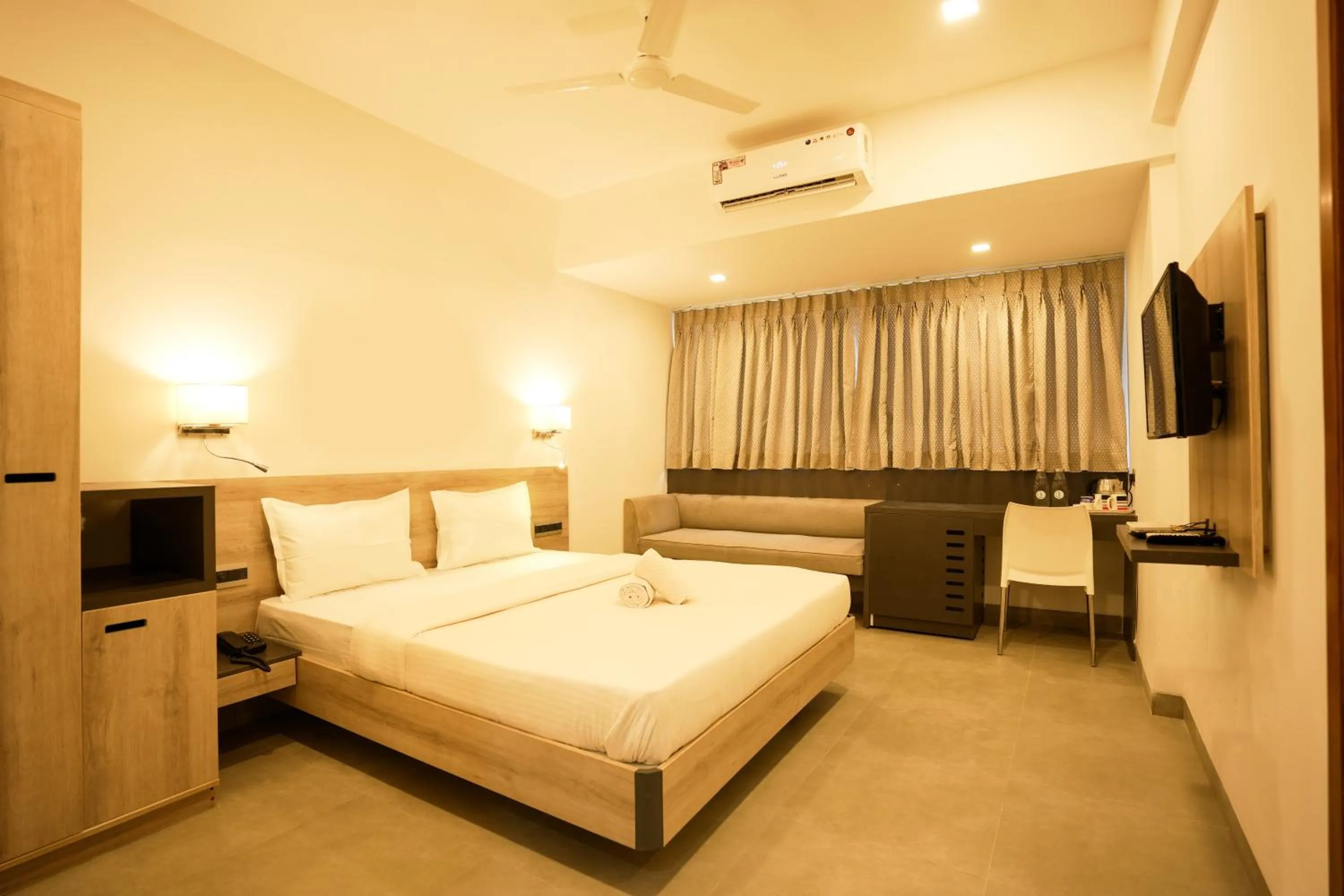 TV and multimedia, Bed in Coastal Pearl Hotel Margao Railway Station