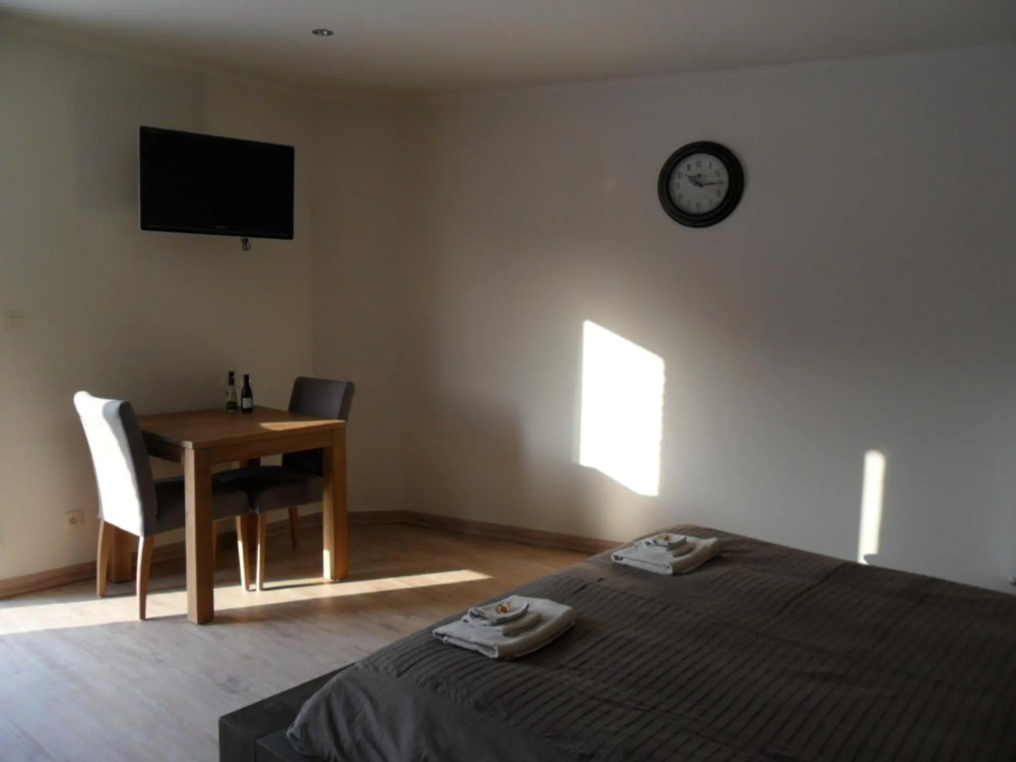 Photo of the whole room, Bed in B&B Caramel