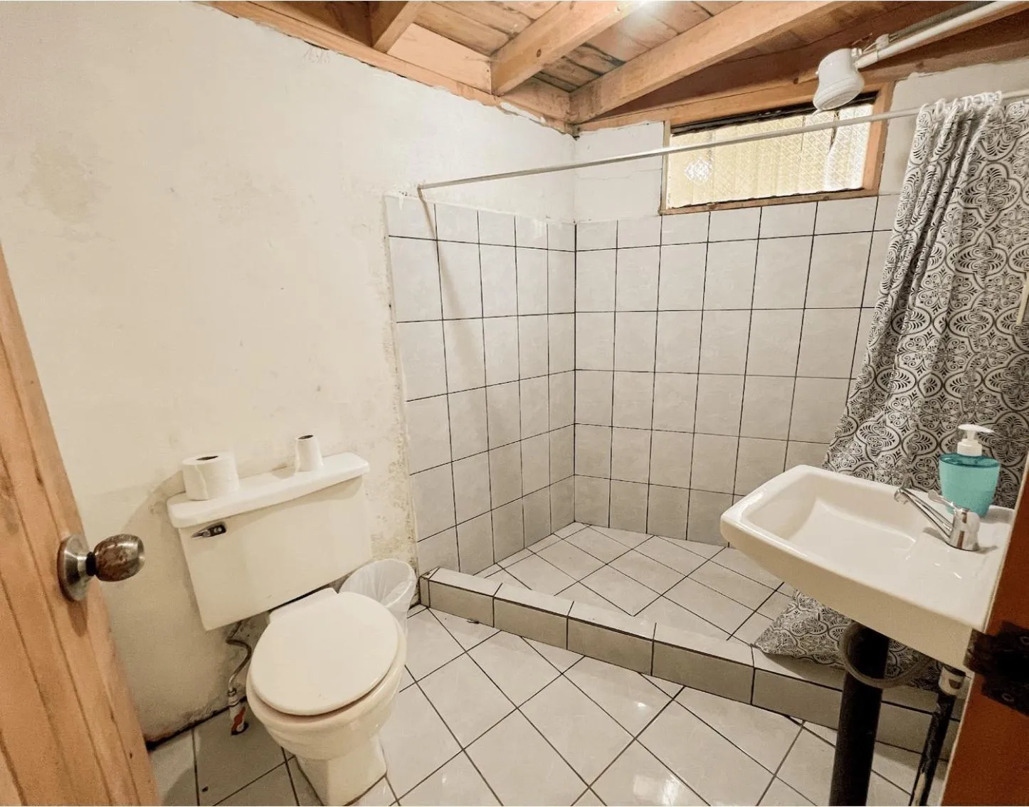 Shower in Hacienda La Lucha