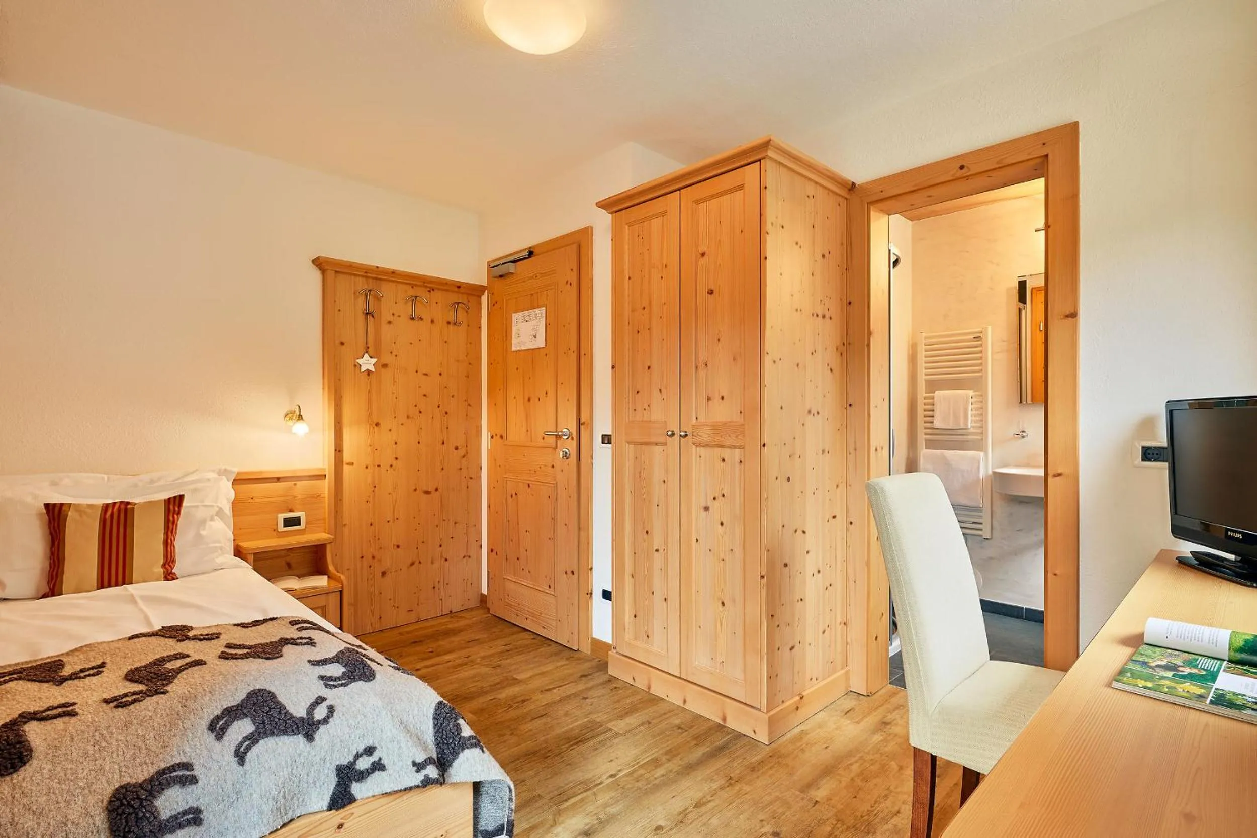 Shower, Bed in Garni Karin