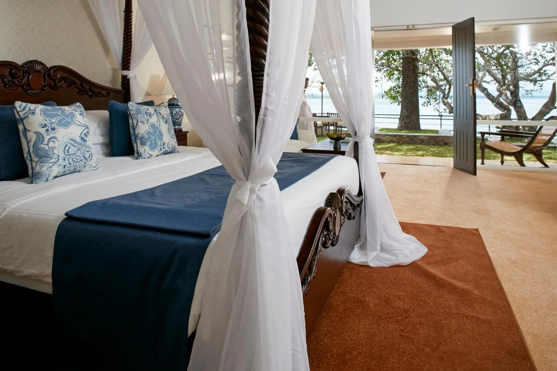 Bed in EKHO Lake House - From Colonial Bungalow to Royal Retreat