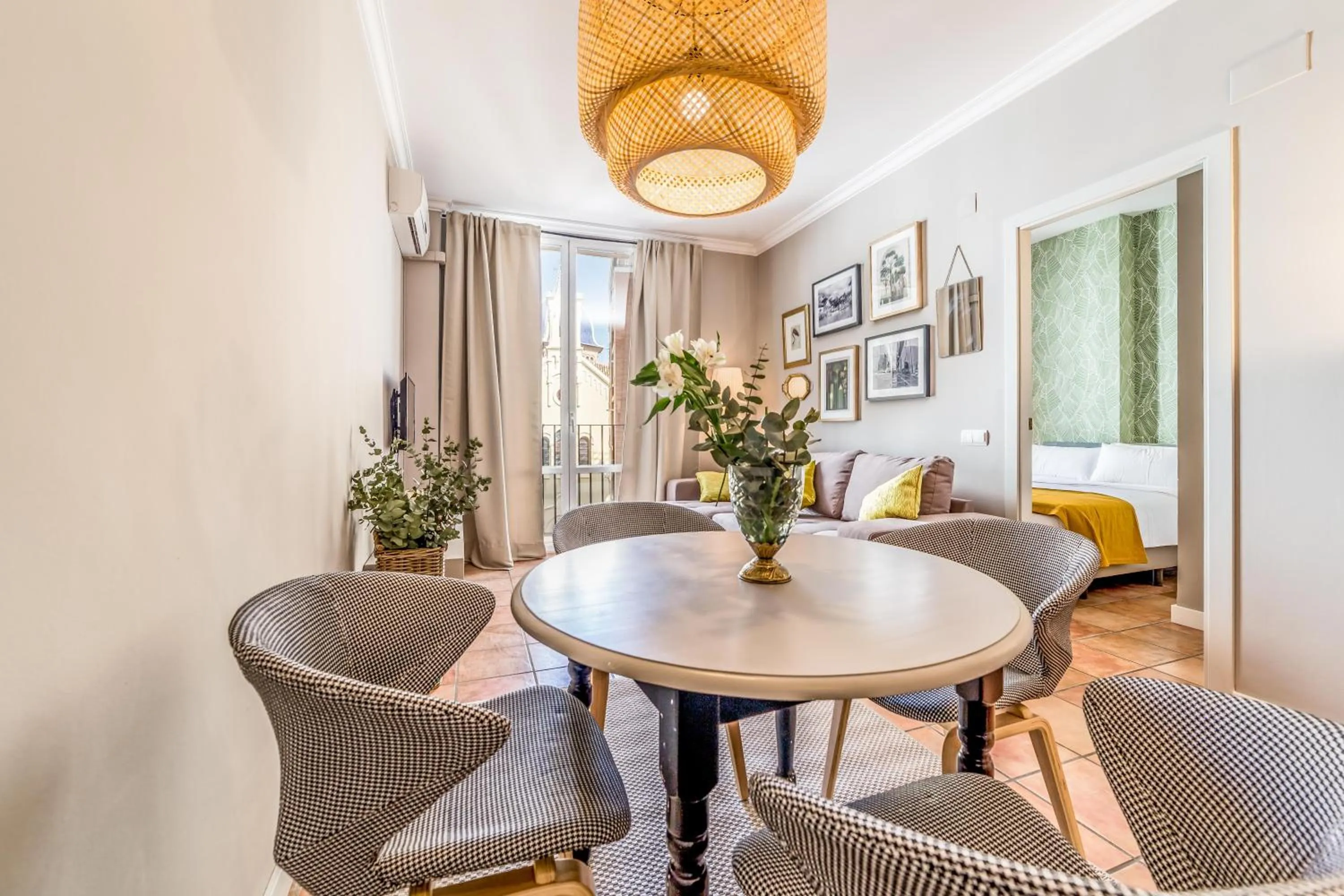 Dining area in Palacio de Rojas by Moontels
