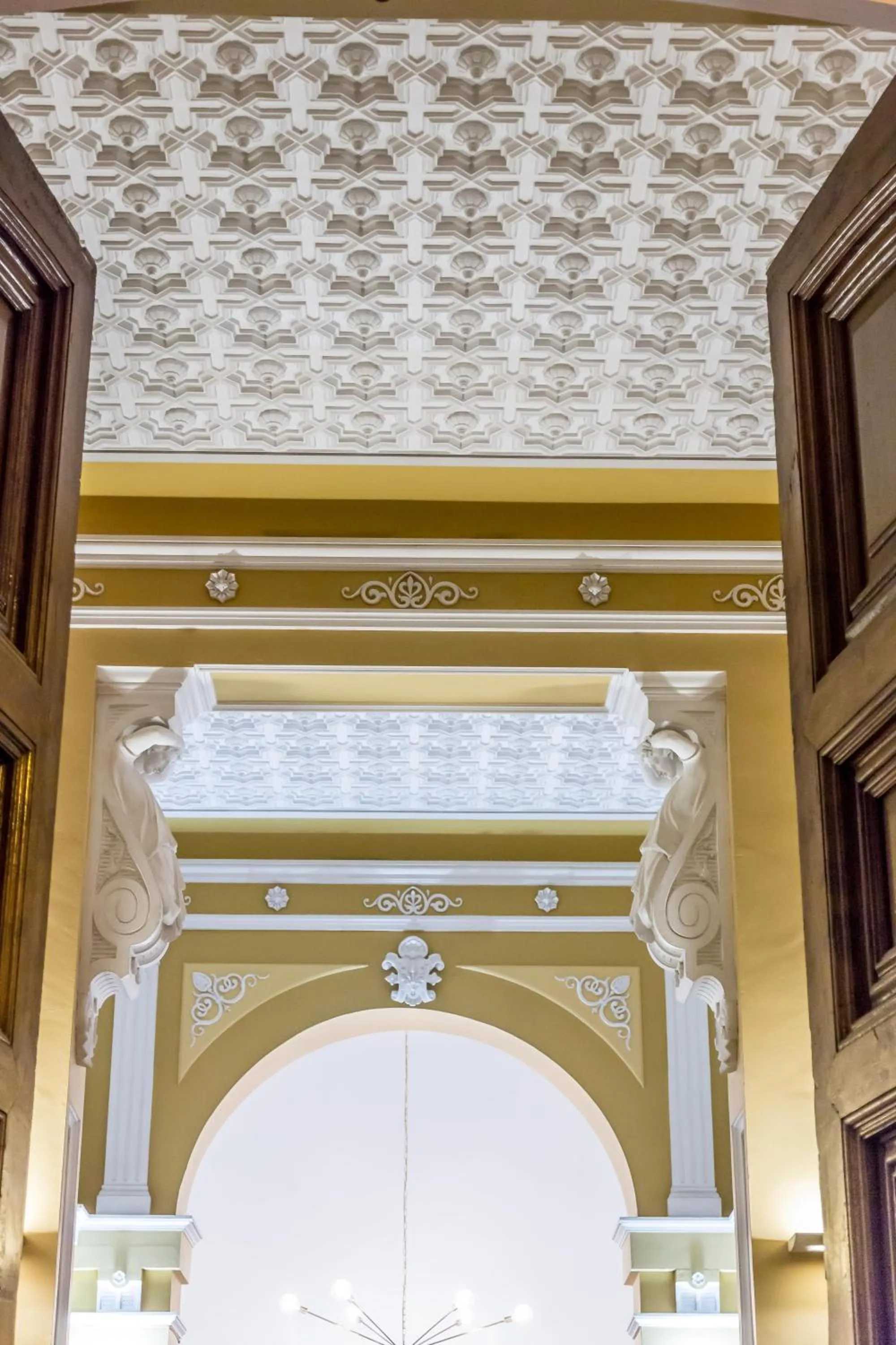 Facade/entrance in Palacio de Rojas by Moontels