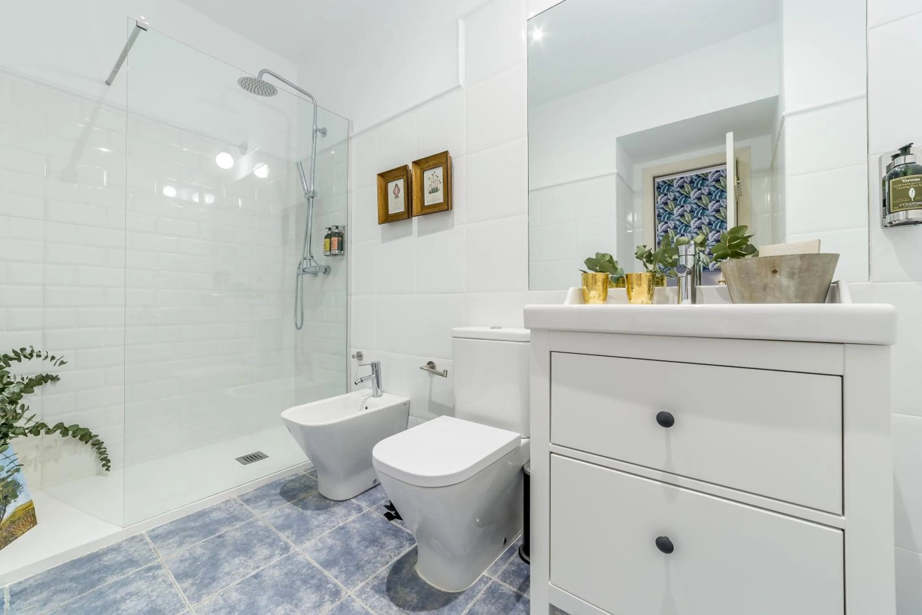 Bathroom in Palacio de Rojas by Moontels