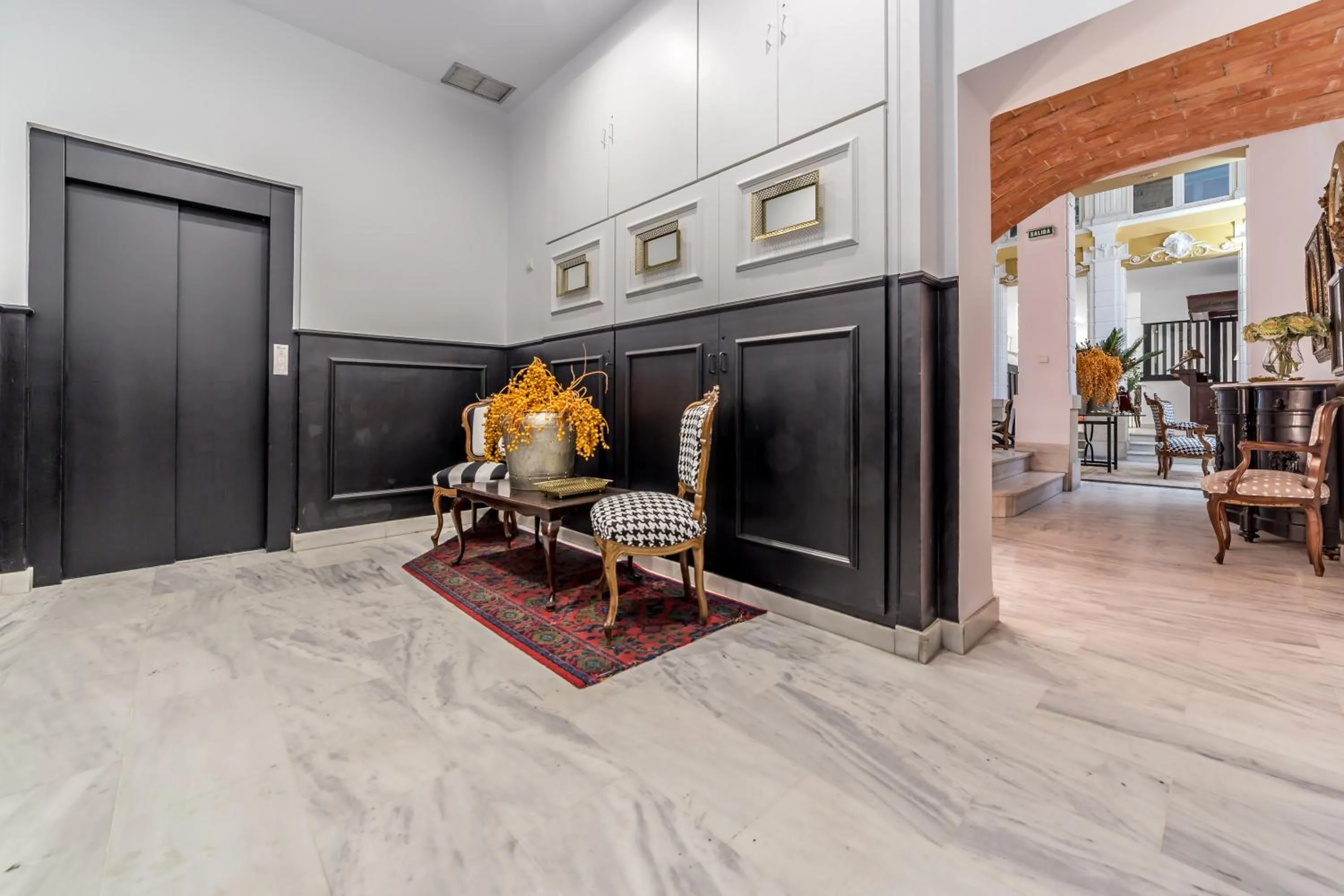 Patio in Palacio de Rojas by Moontels