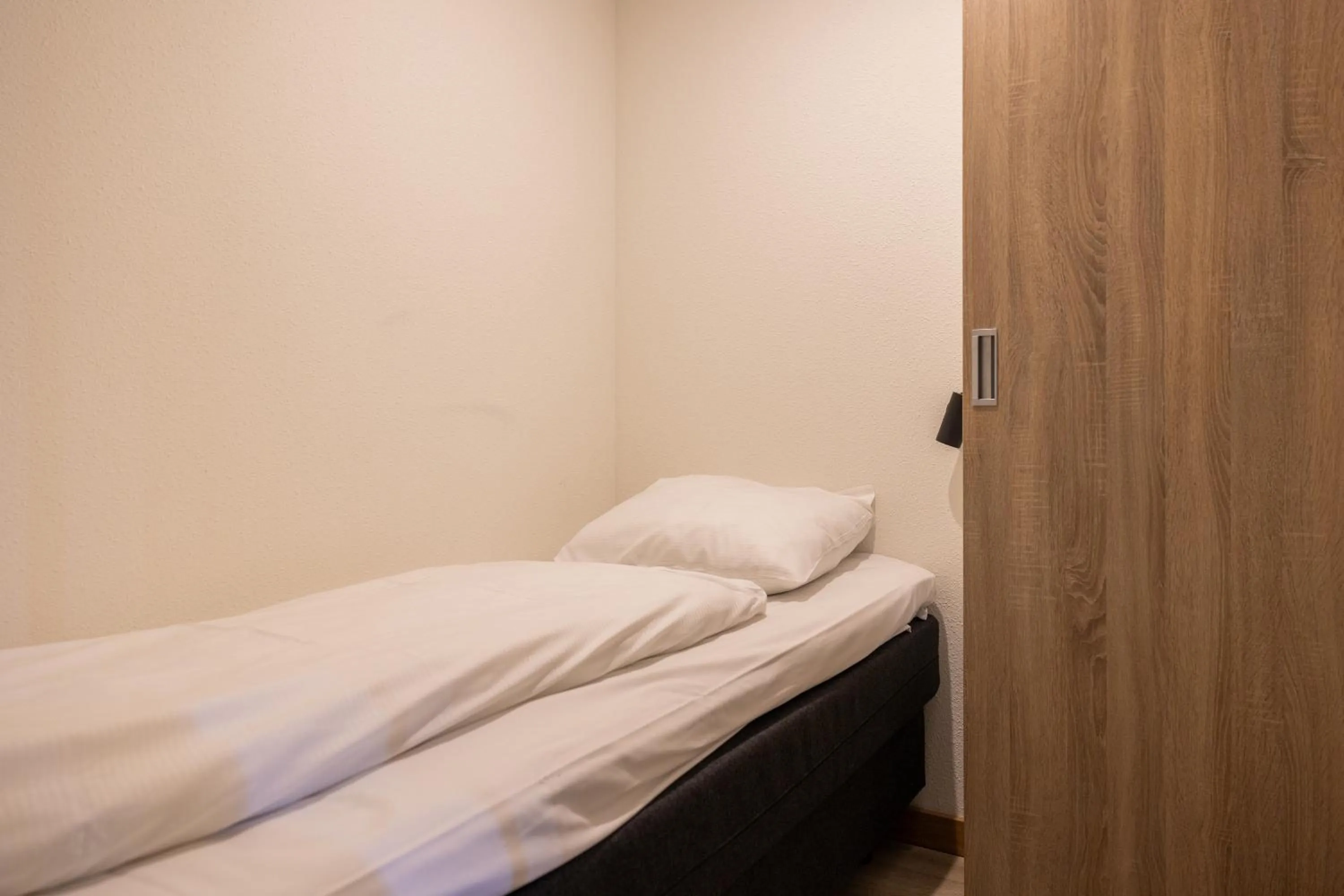 Bedroom, Bed in Fletcher Hotel-Restaurant Noordsee-Ameland