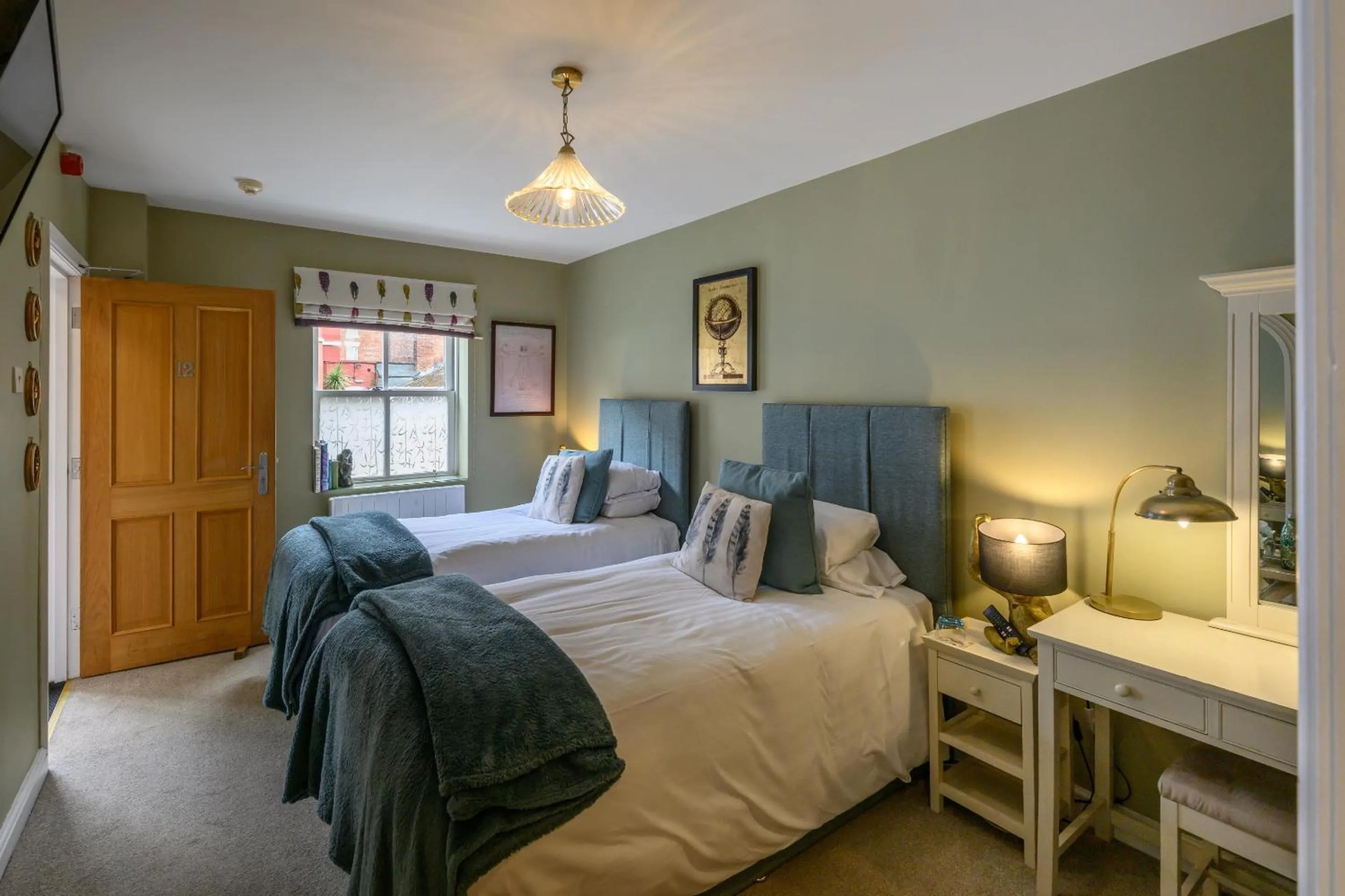 Bedroom, Bed in Darwin's Townhouse