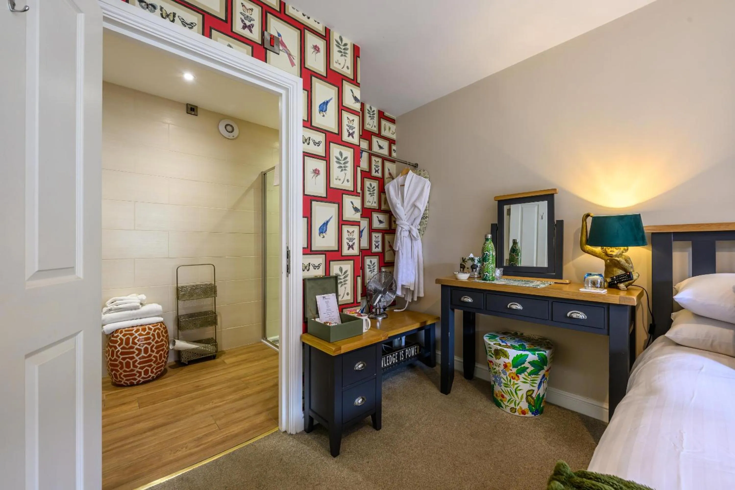 Bedroom, Bed in Darwin's Townhouse