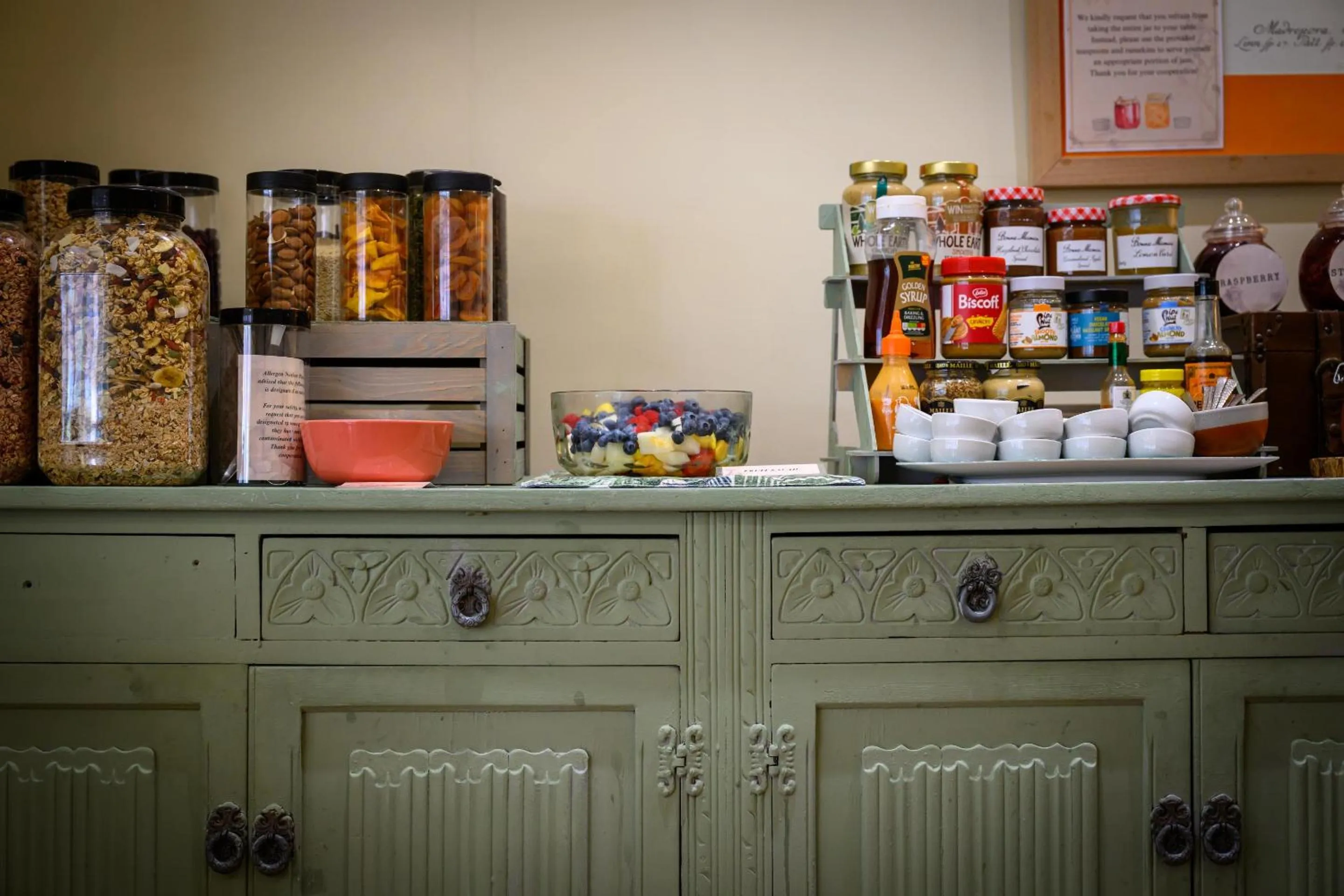 Breakfast in Darwin's Townhouse