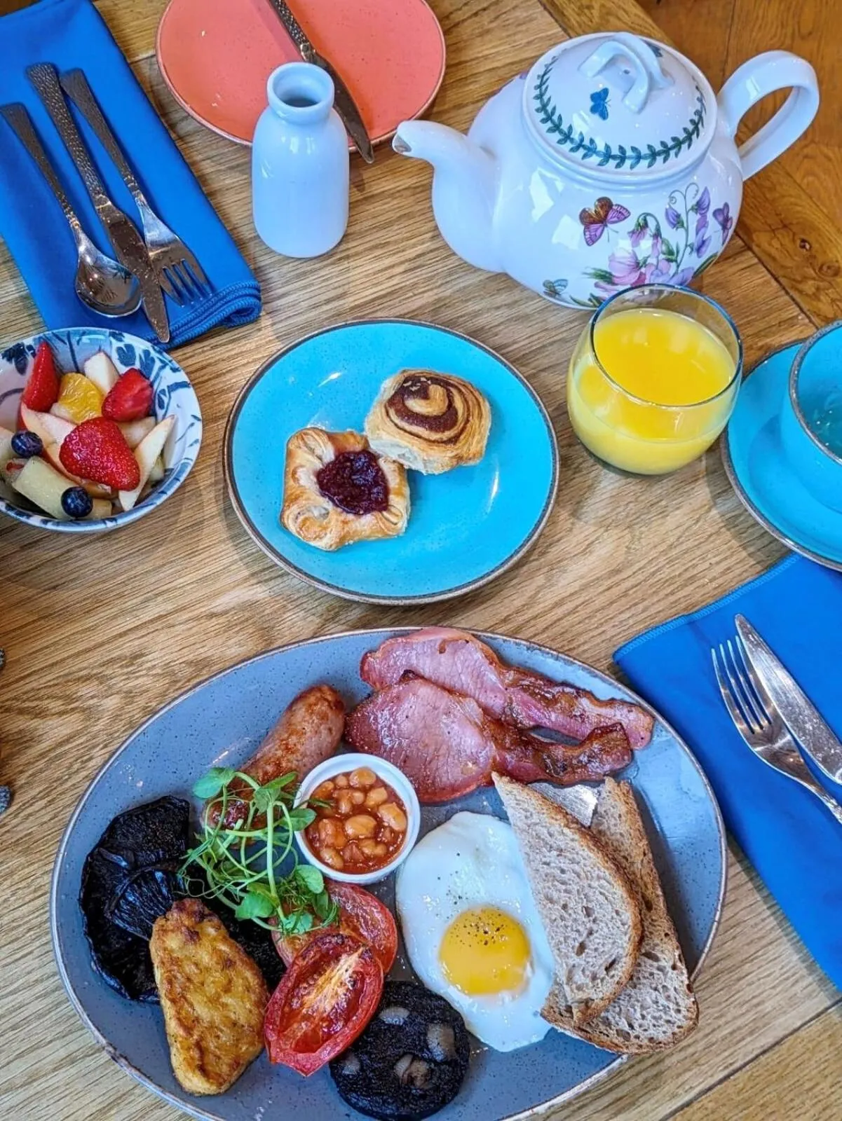 Breakfast in Darwin's Townhouse