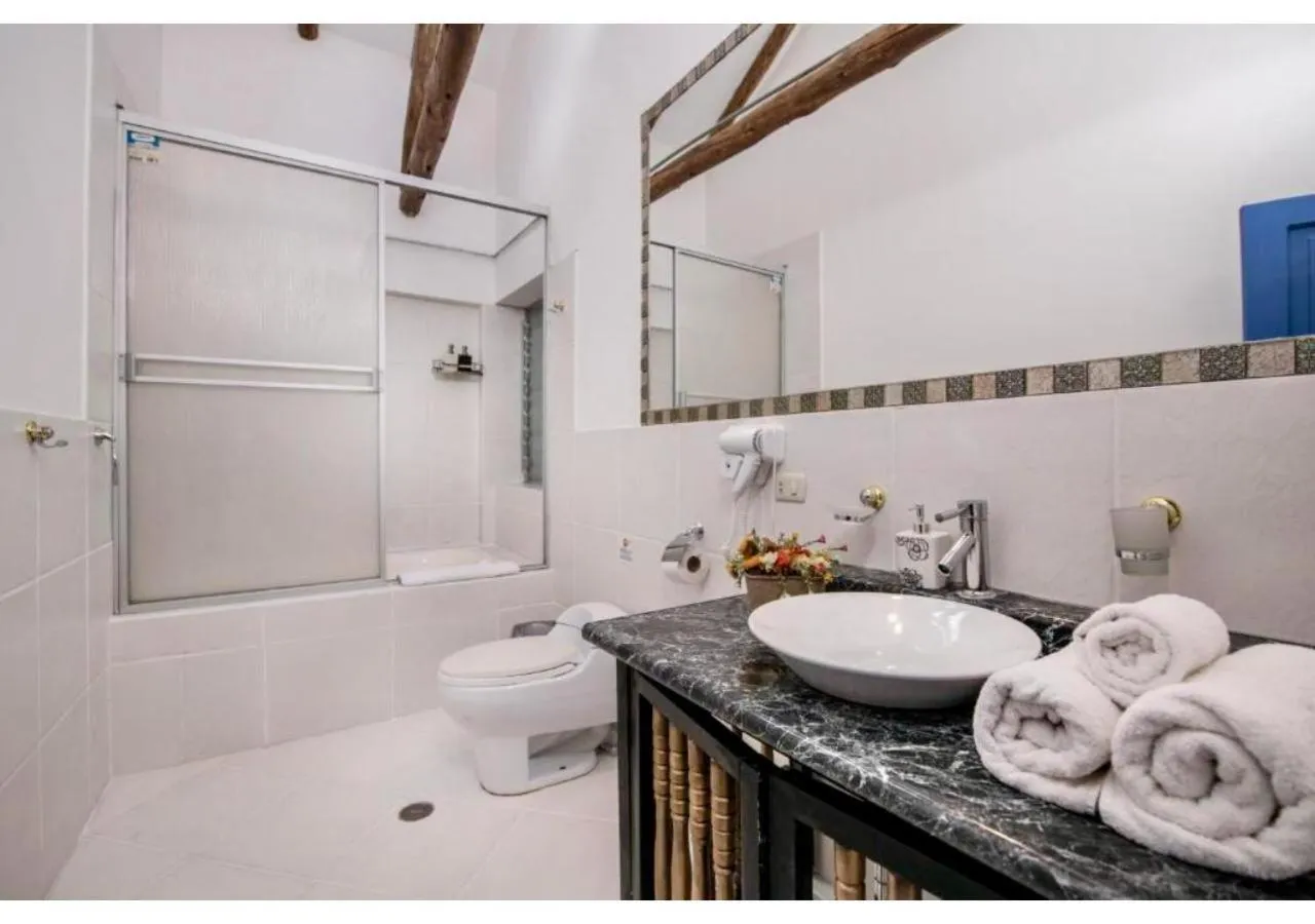 Bathroom in Inkarri Regocijo Plaza