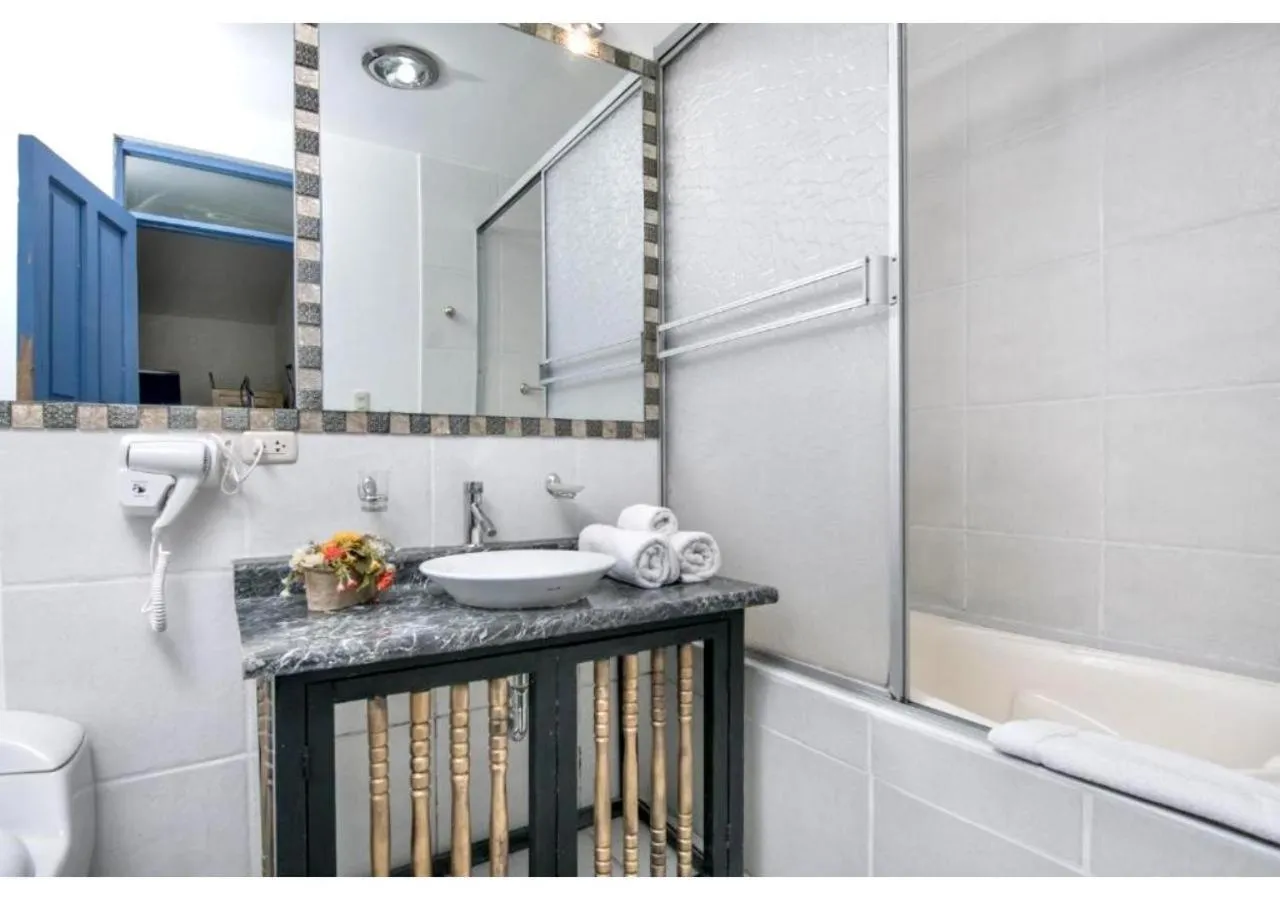 Bathroom in Inkarri Regocijo Plaza