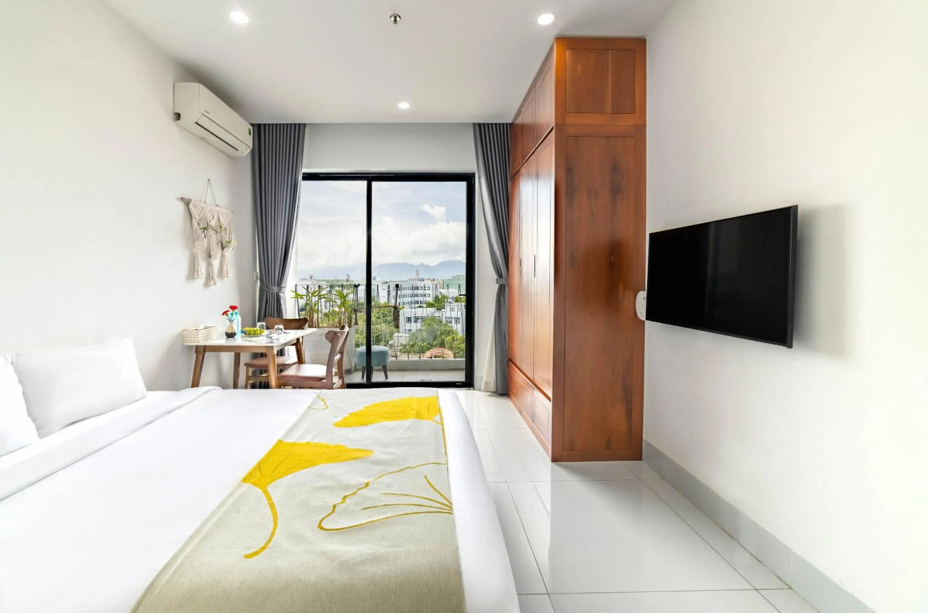 TV and multimedia, Bed in MTR Apartment & Hotel