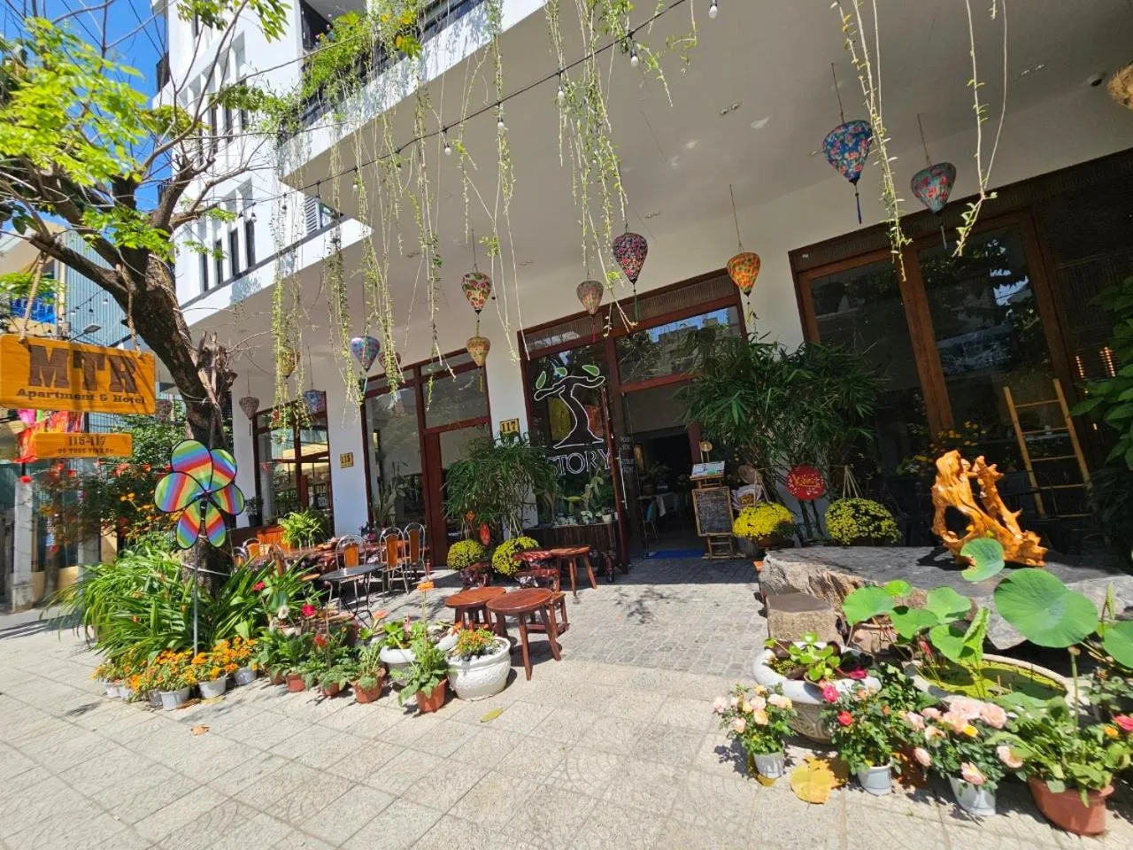 Facade/entrance in MTR Apartment & Hotel