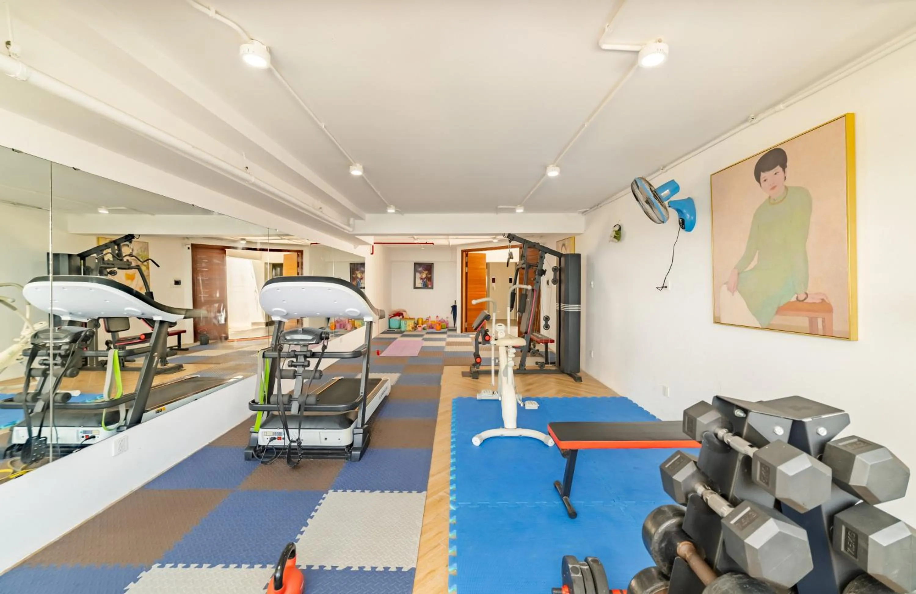 Fitness centre/facilities in MTR Apartment & Hotel