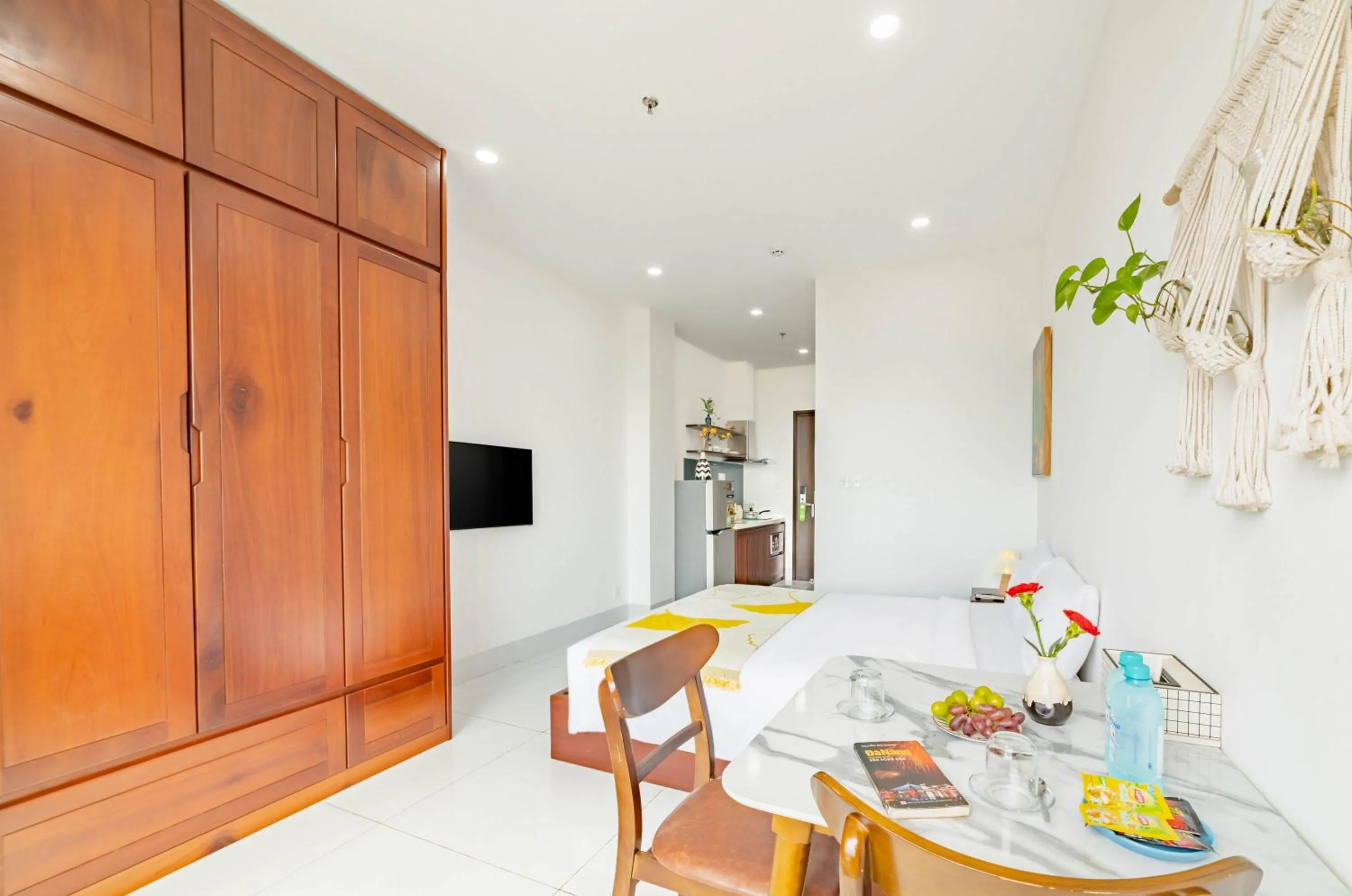 TV and multimedia in MTR Apartment & Hotel