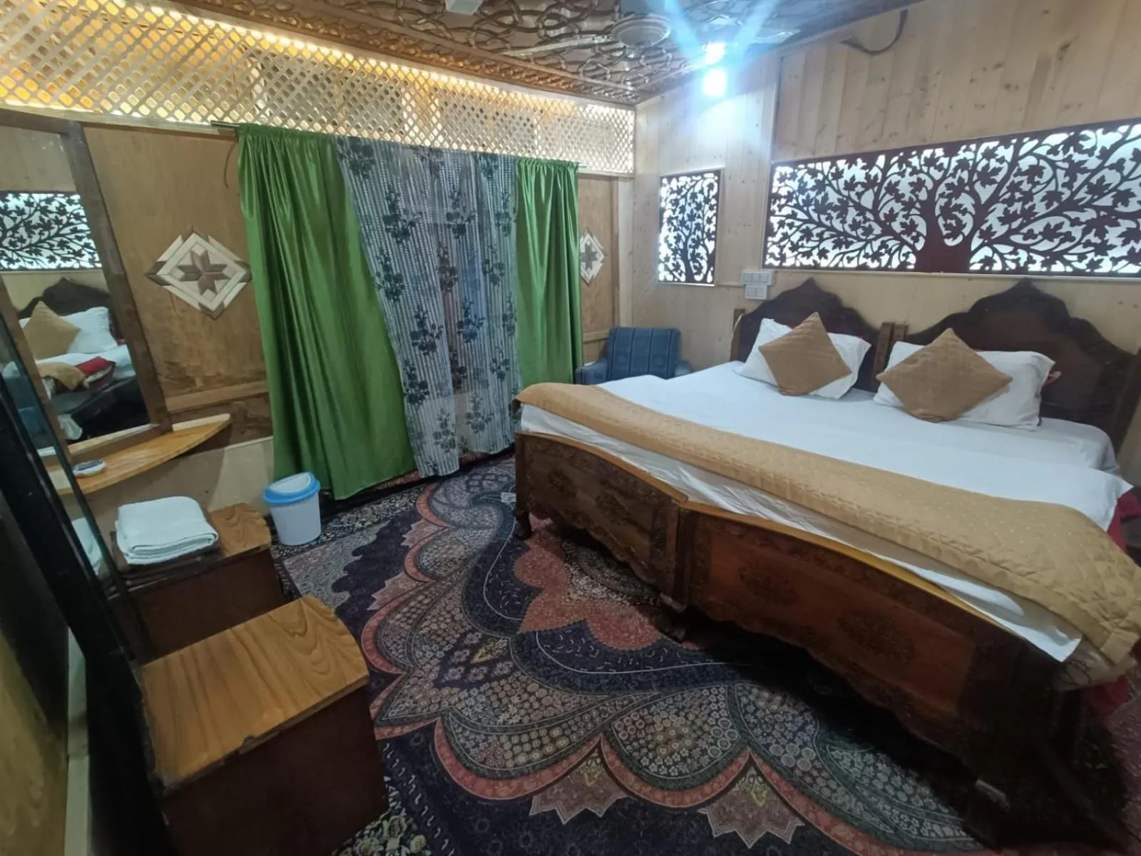 Bed in Shamus Maqbool Group Of Houseboat