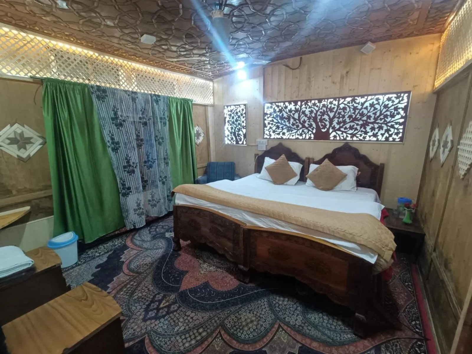 Bed in Shamus Maqbool Group Of Houseboat