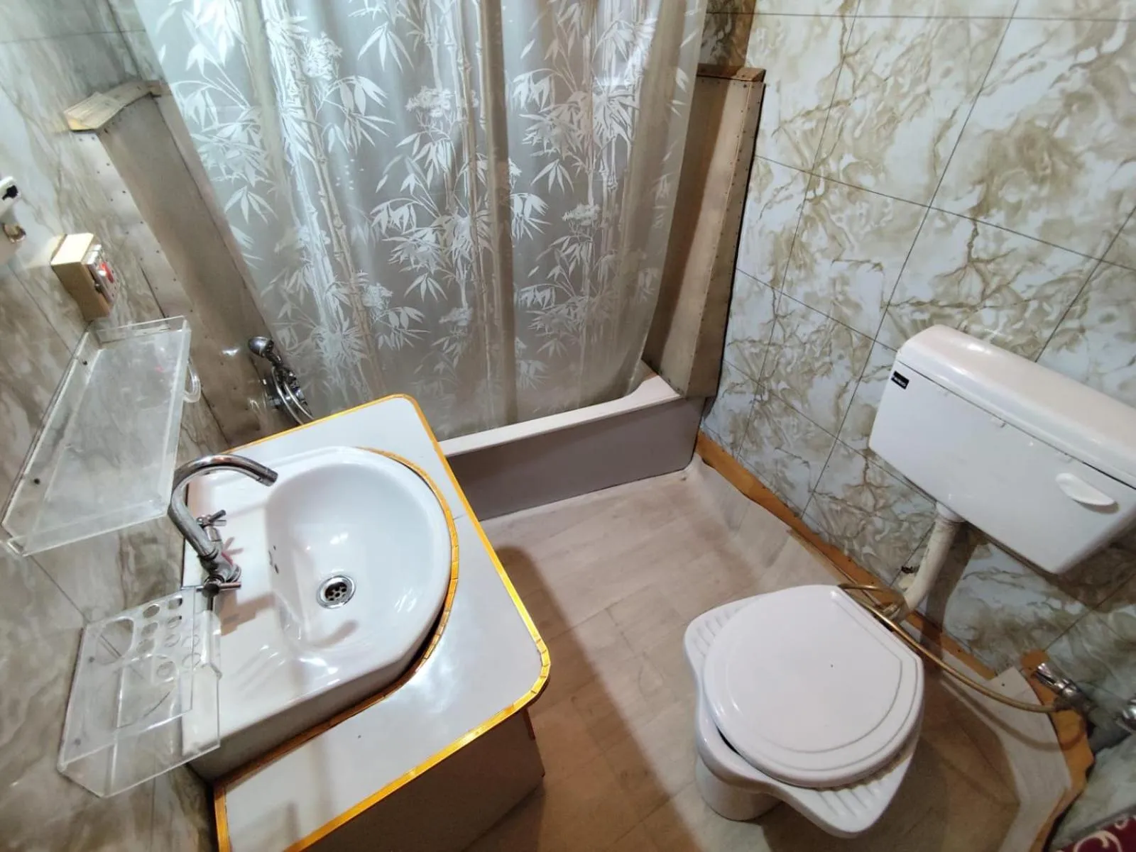 Shamus Maqbool Group Of Houseboat