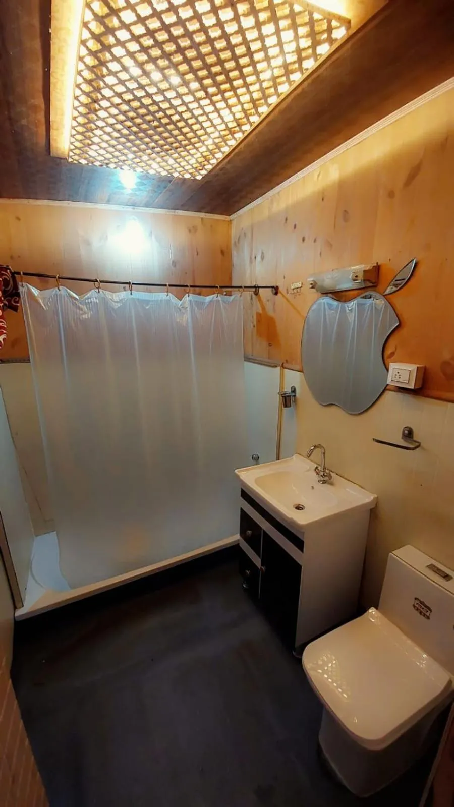 Shamus Maqbool Group Of Houseboat