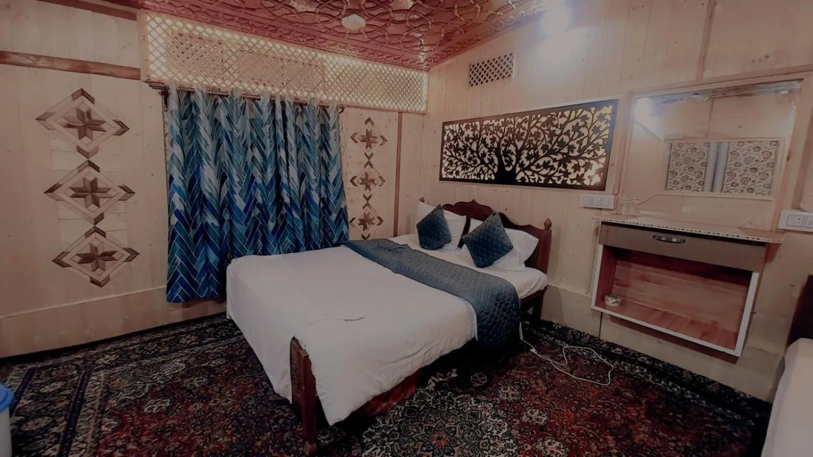 Bed in Shamus Maqbool Group Of Houseboat
