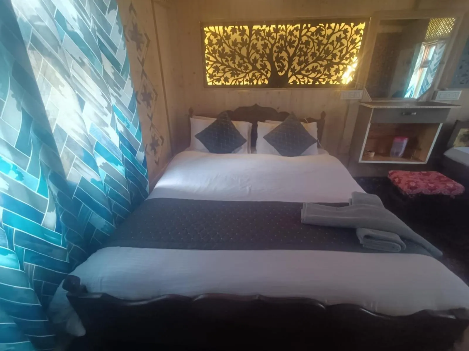 Bed in Shamus Maqbool Group Of Houseboat