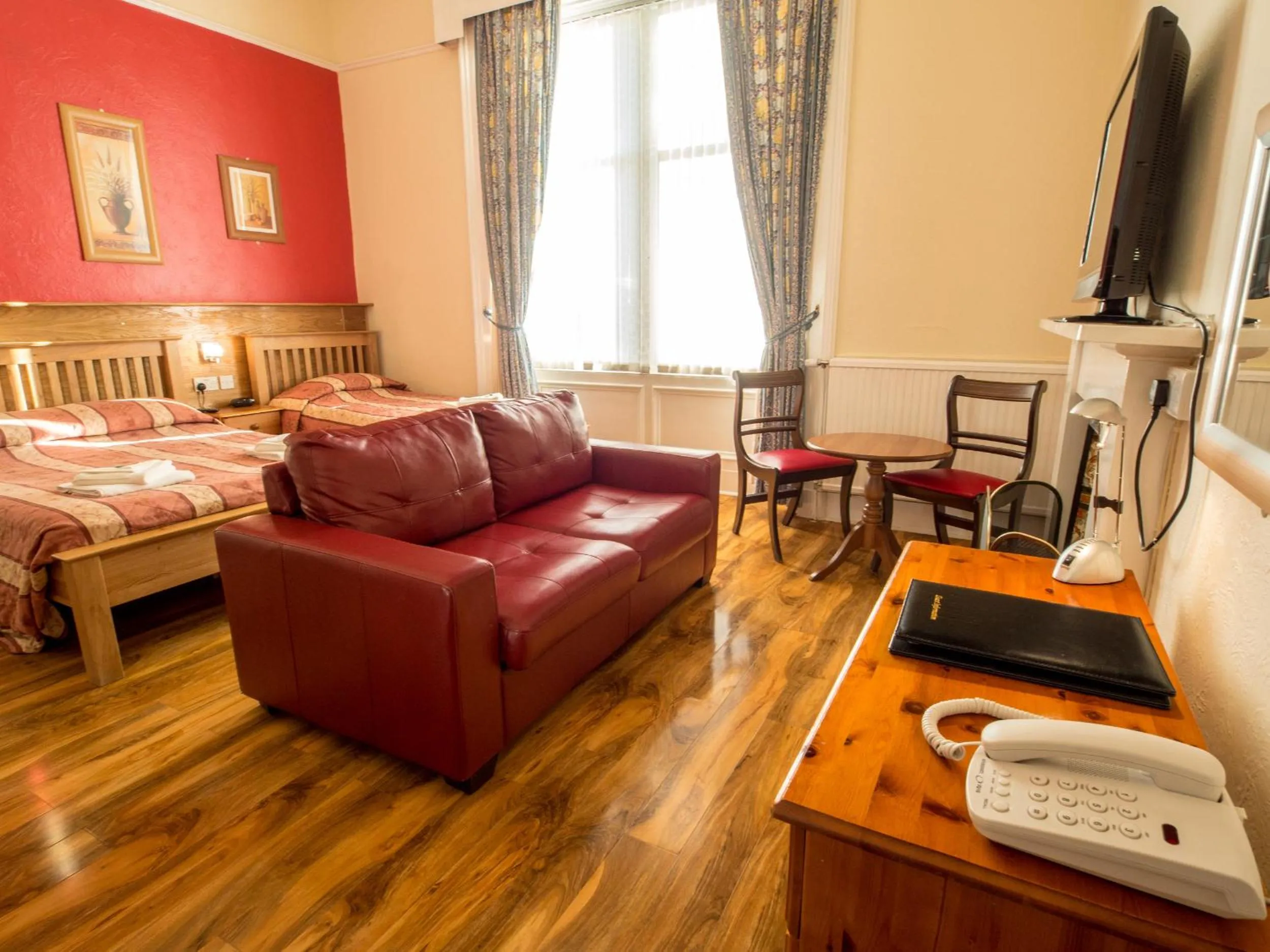 Bedroom, Bed in Corstorphine Lodge Hotel