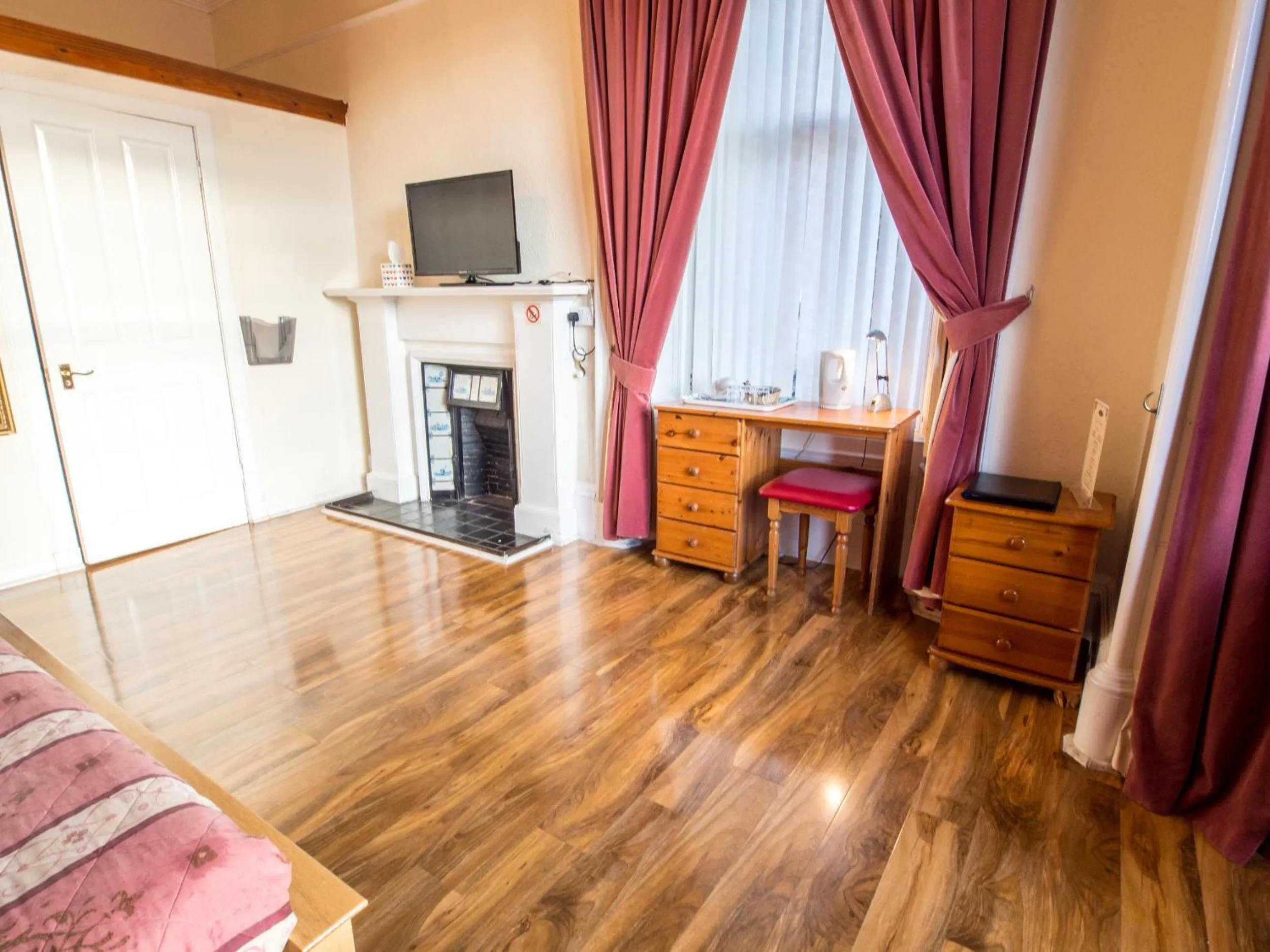 Bedroom in Corstorphine Lodge Hotel