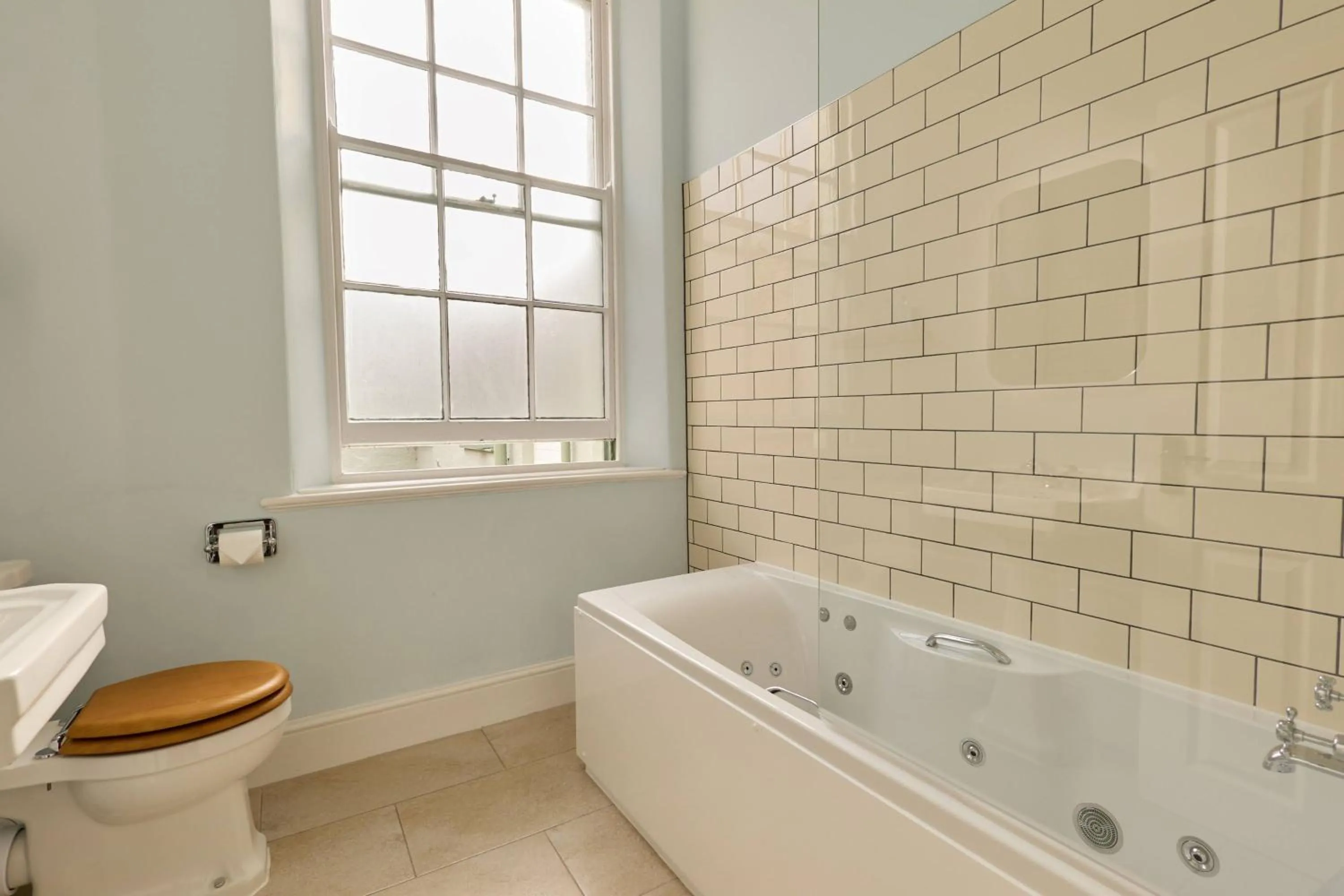 Bathroom in Dolphin Hotel