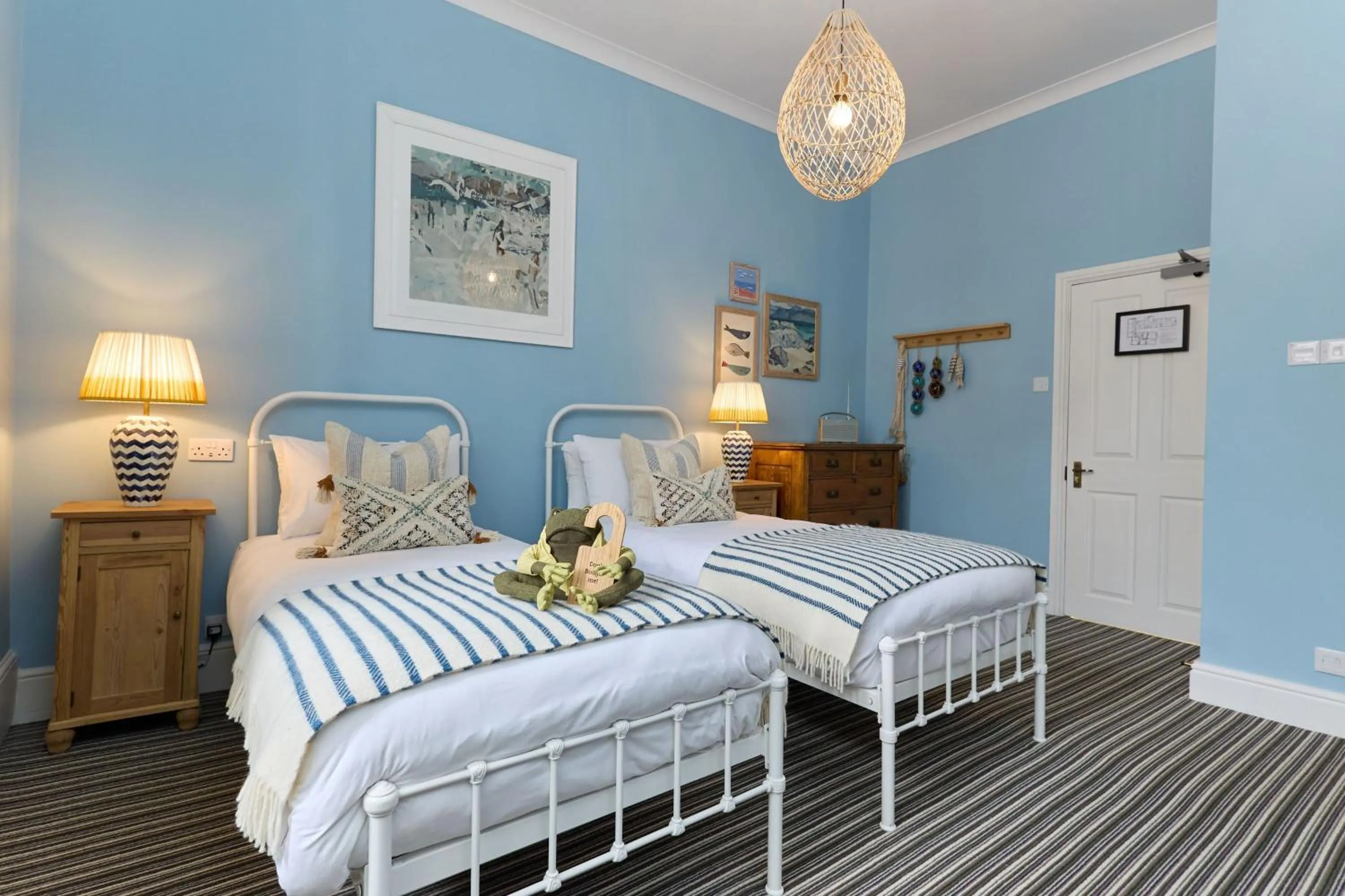 Bedroom, Bed in Dolphin Hotel