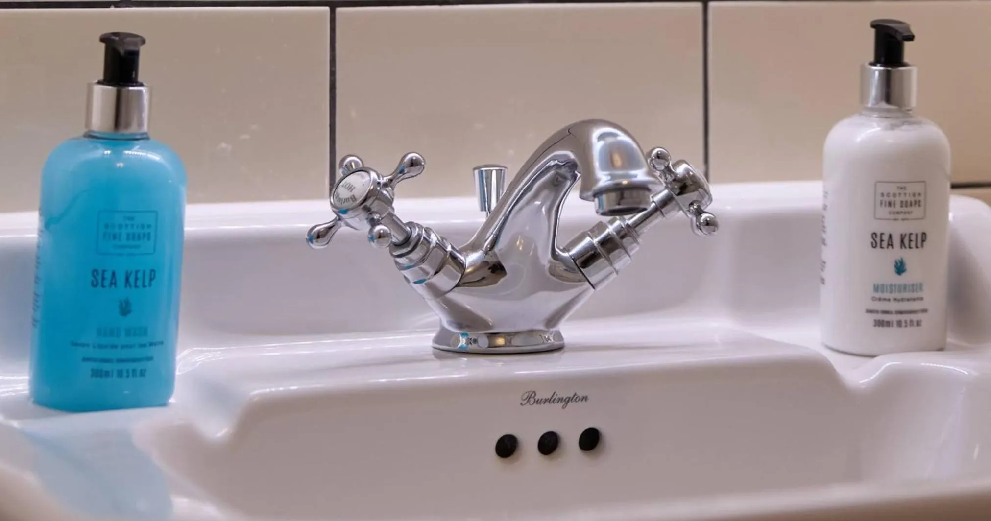 Bathroom in Dolphin Hotel