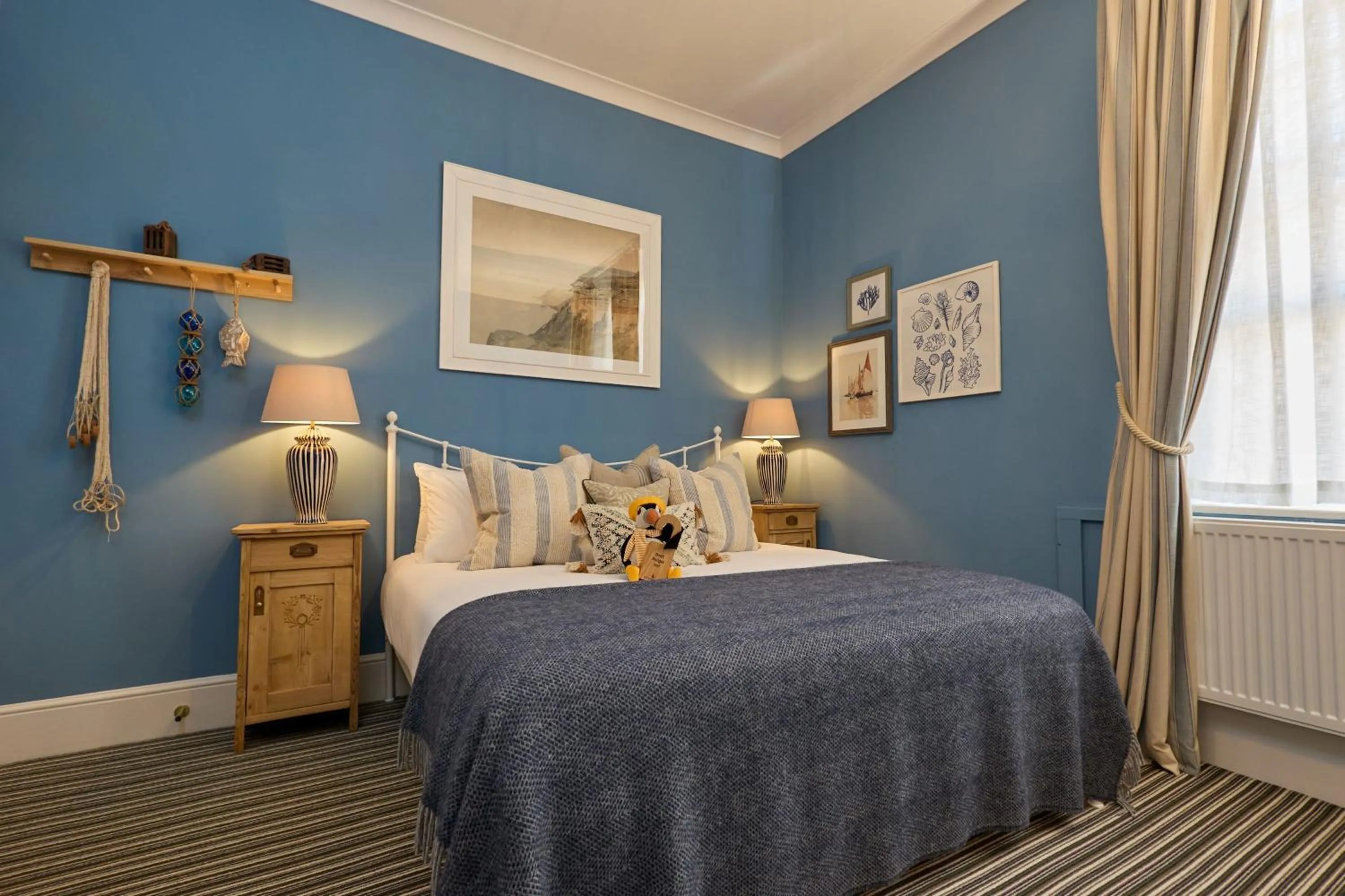 Bedroom, Bed in Dolphin Hotel