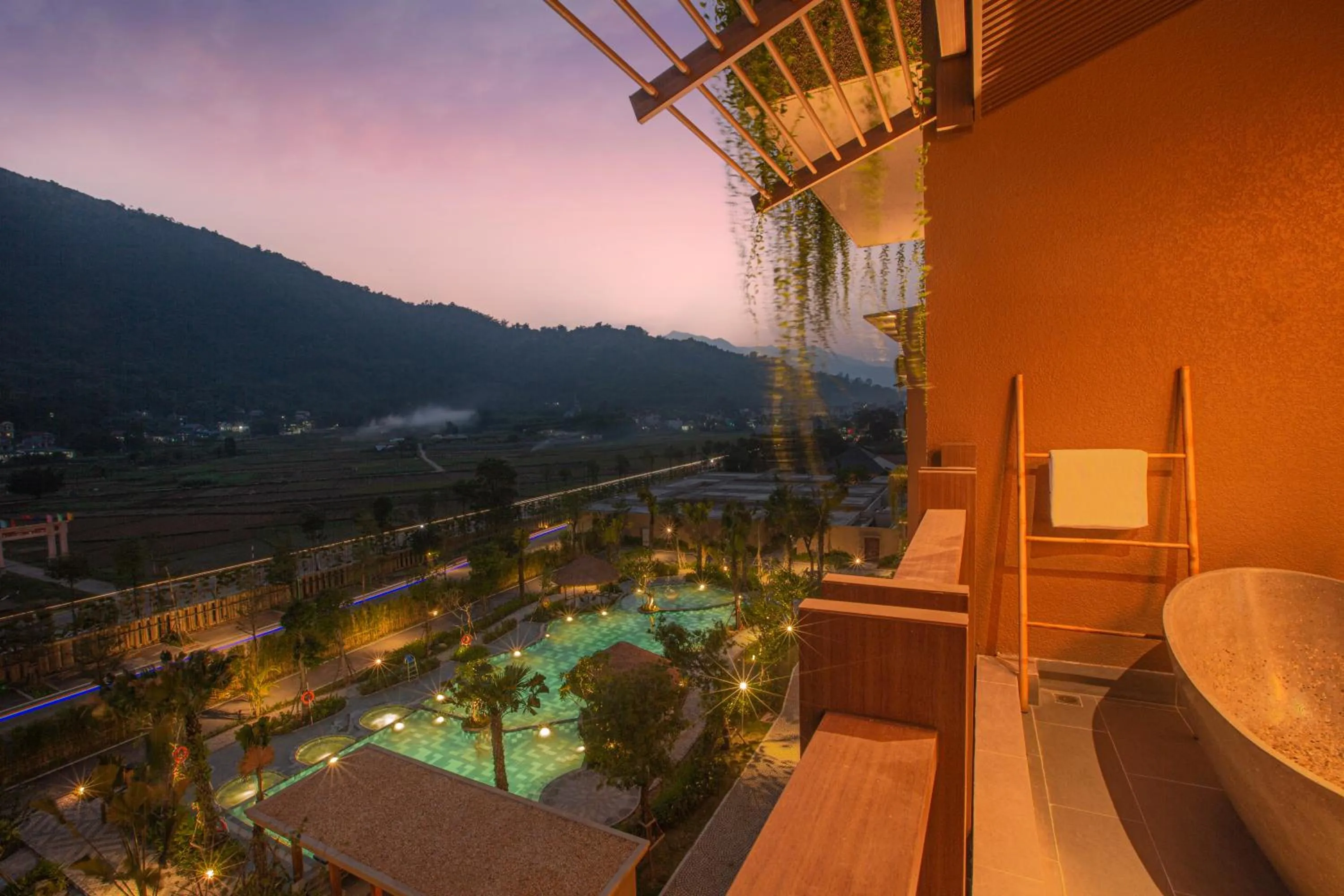 Pool view in Mandala Retreats Kim Bôi