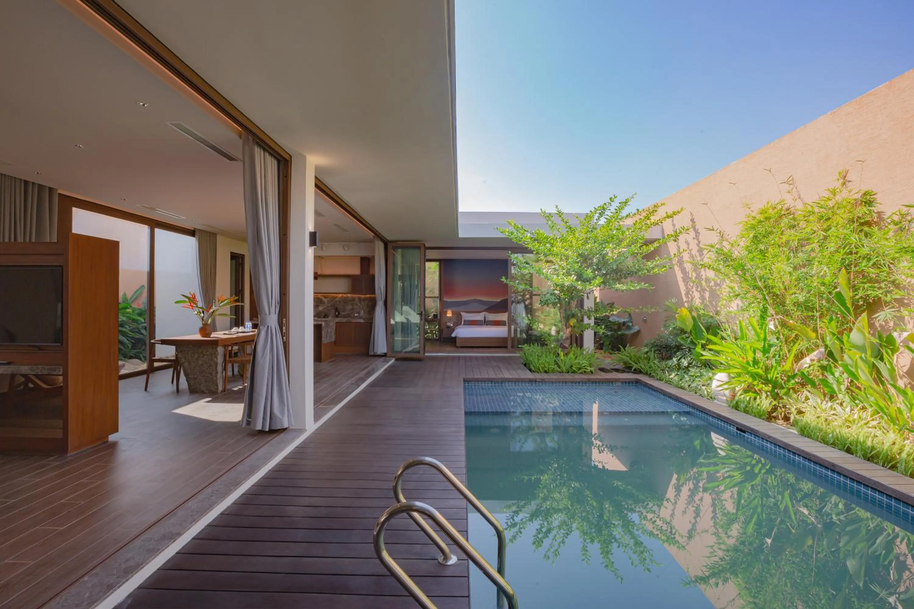 Pool view in Mandala Retreats Kim Bôi