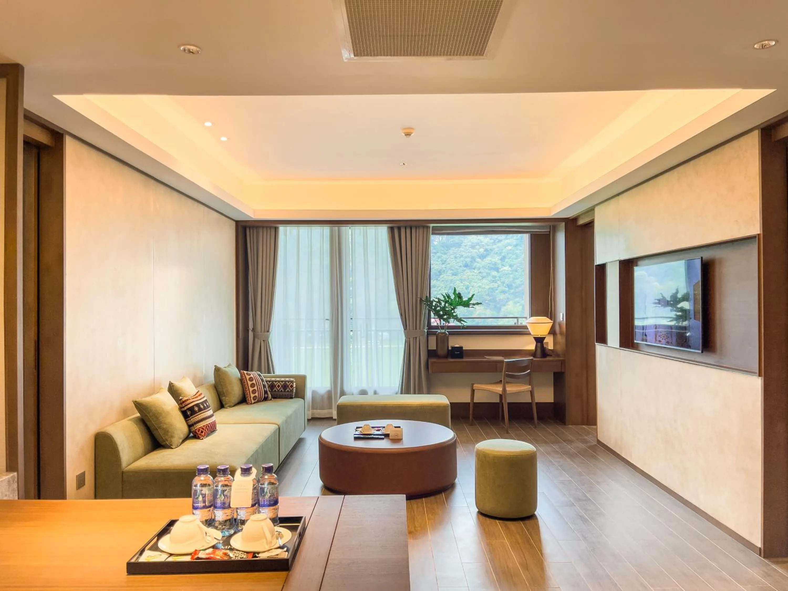 Suite with Pool View in Mandala Retreats Kim Bôi