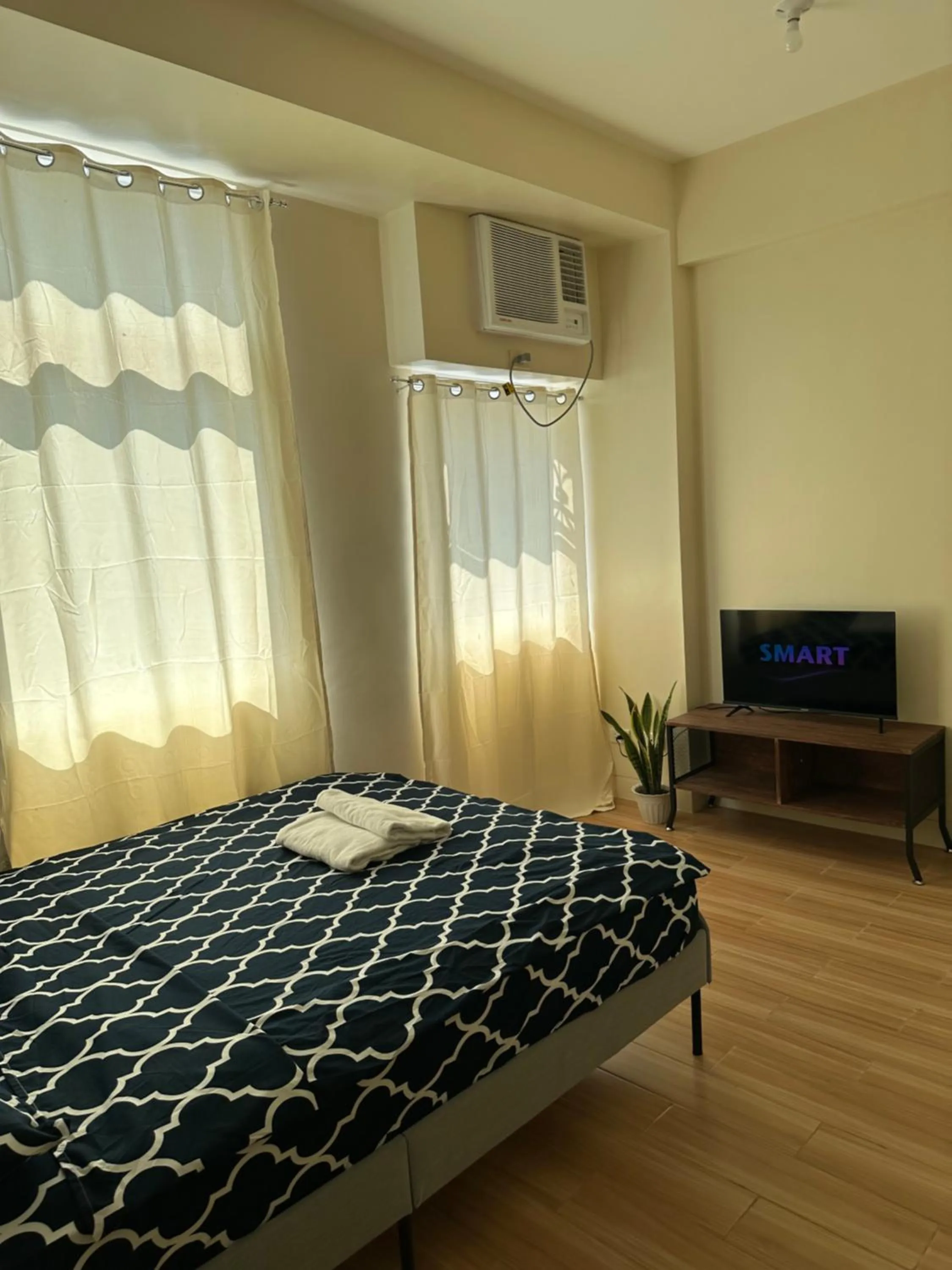 Bed in Neat Unit in Holland Park Southwoods