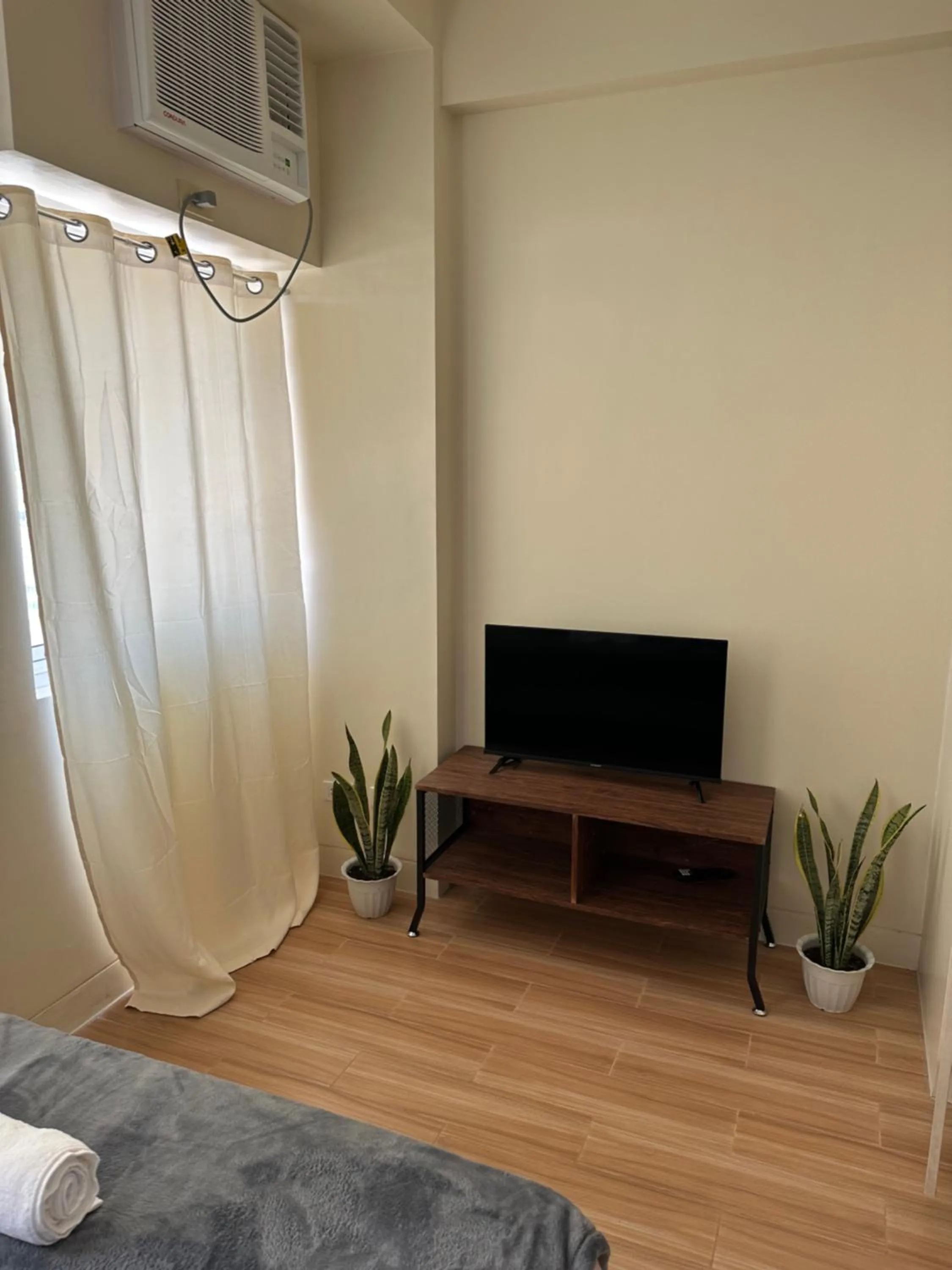 Neat Unit in Holland Park Southwoods