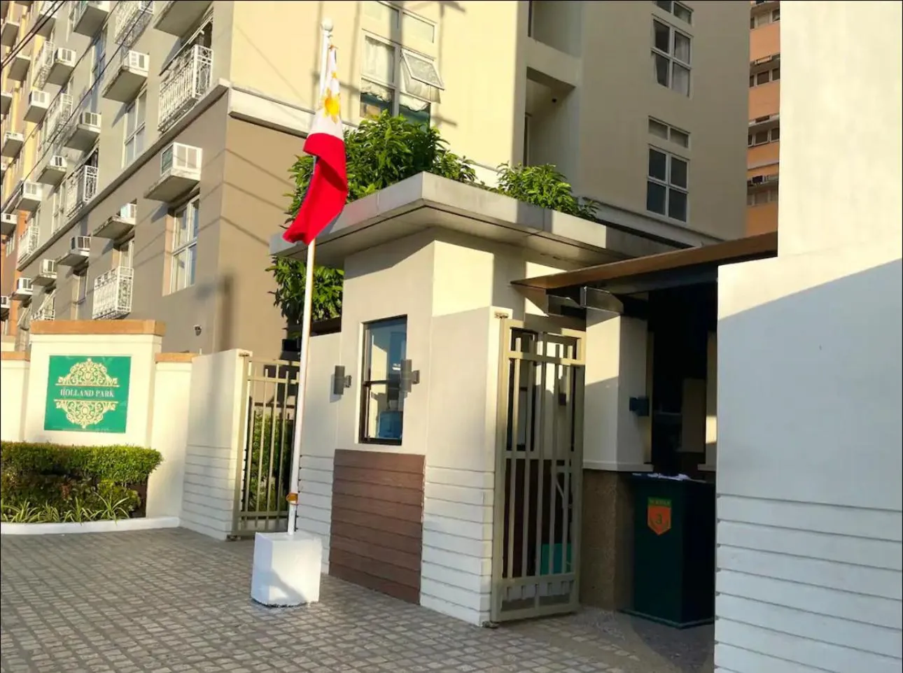 Neat Unit in Holland Park Southwoods