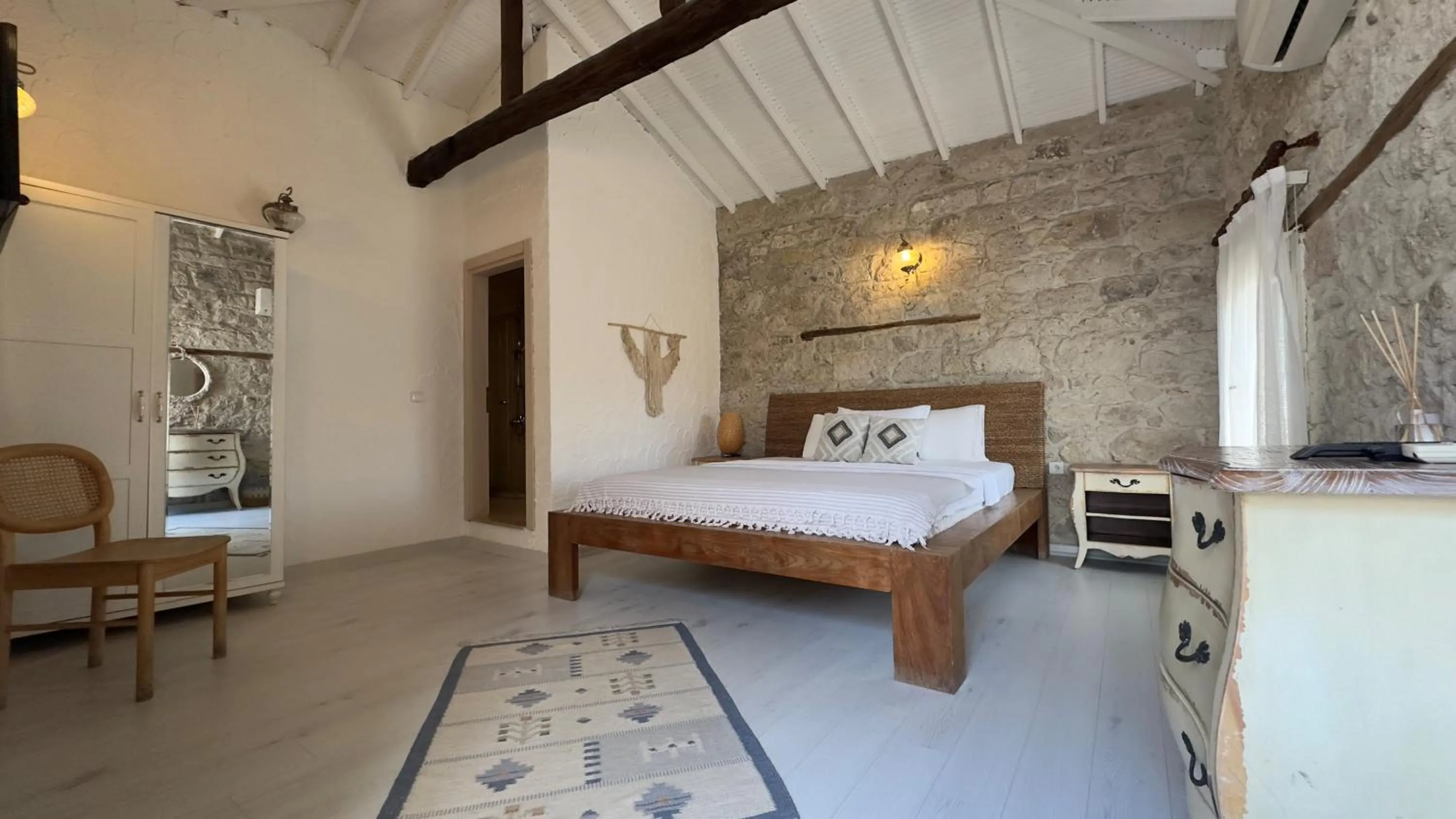 Photo of the whole room in Aliko Hotel