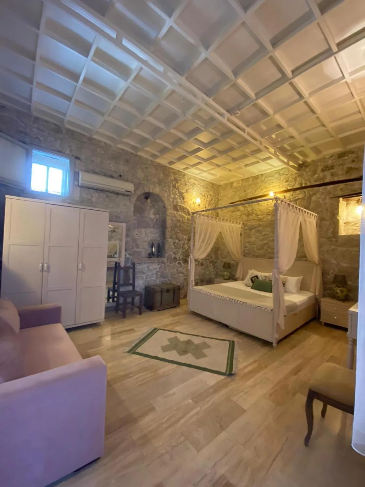 Photo of the whole room in Aliko Hotel