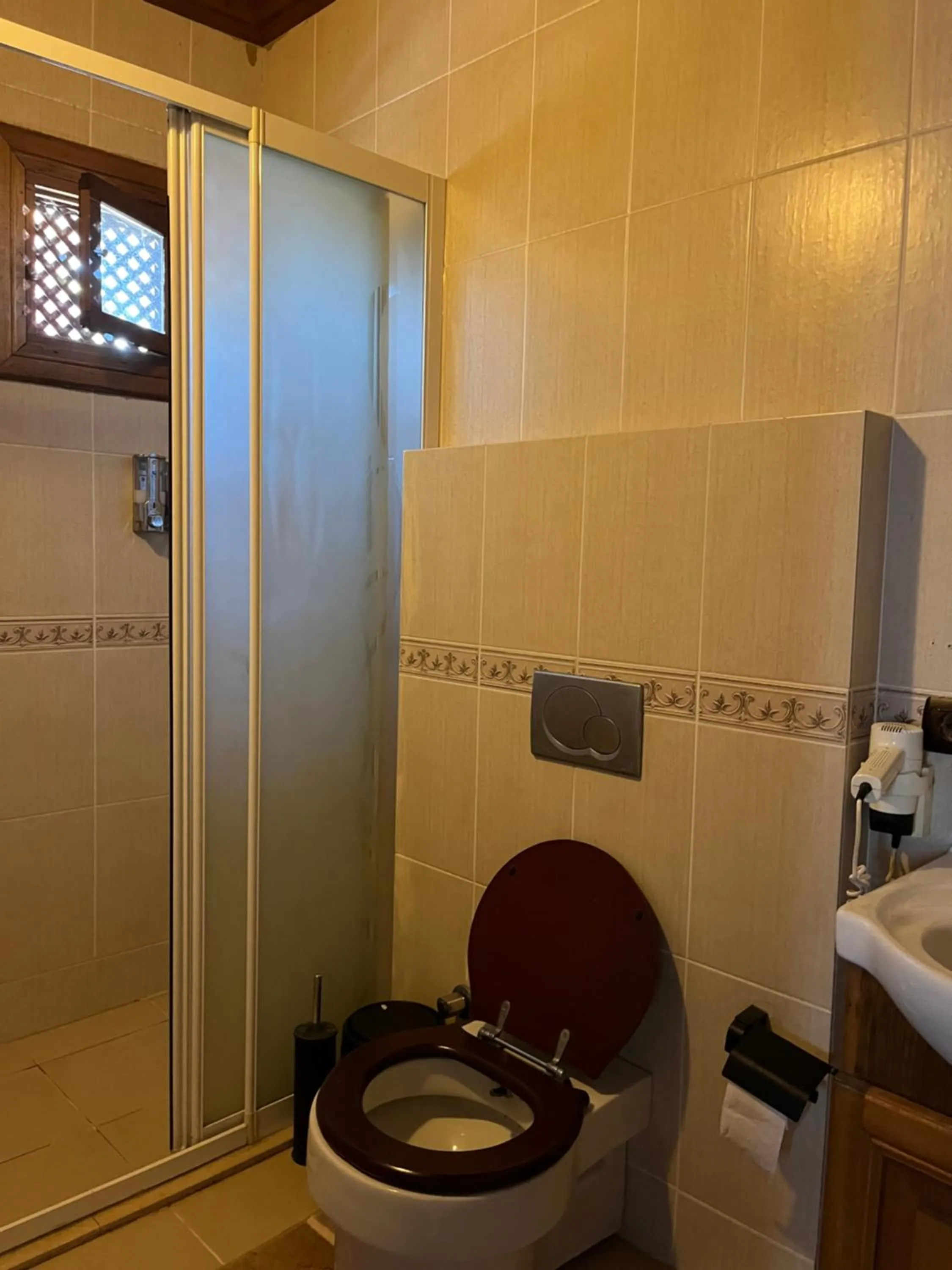 Shower in Leyla Hanım Konağı