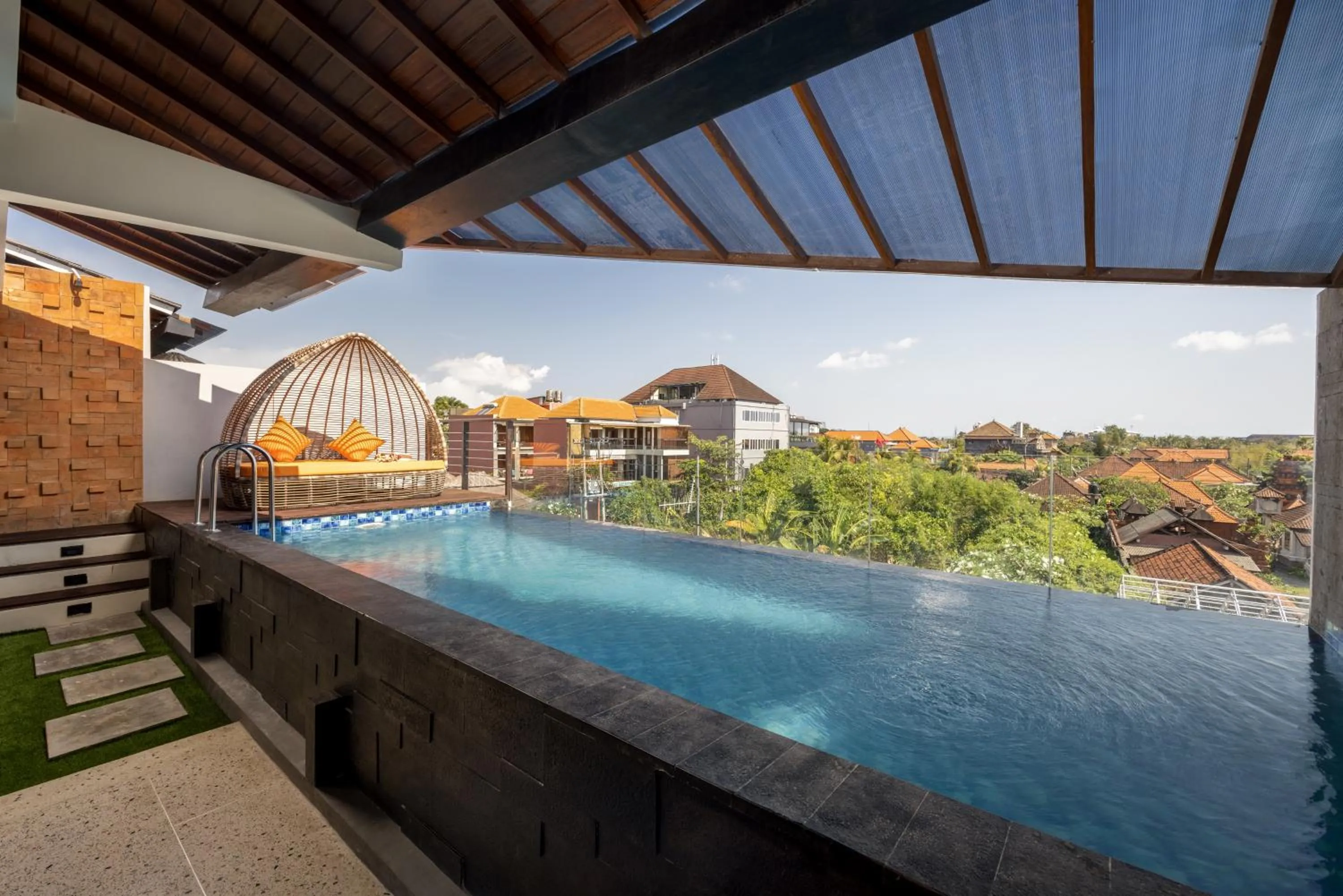 Swimming pool in Mokko Suites Batubelig